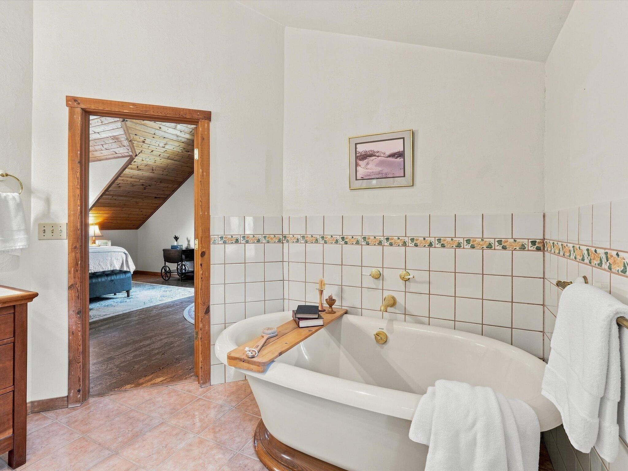 Photo 4 — 156 Valle Escondido Road