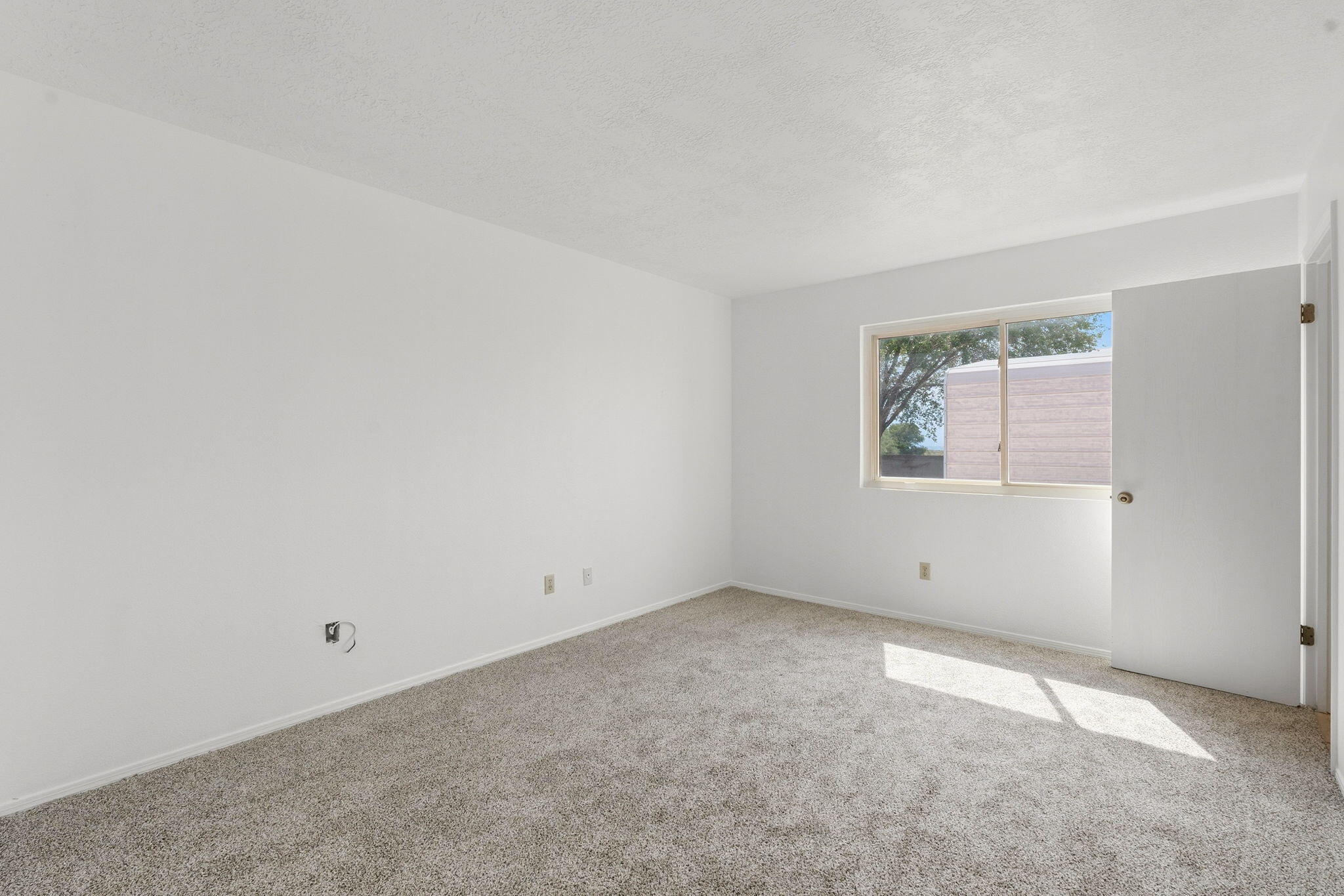 Photo 16 — 295 Quixote Drive SE