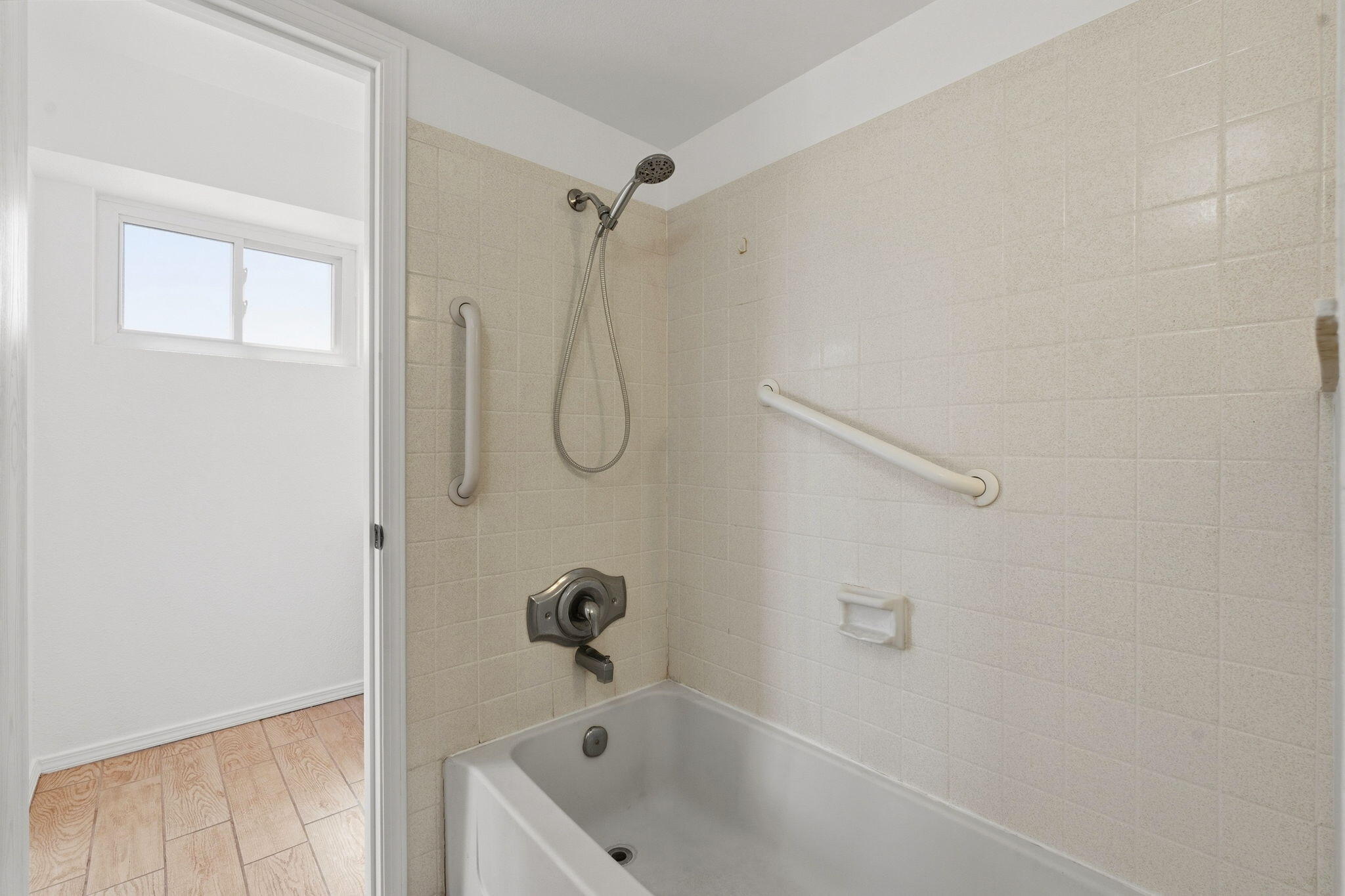 Photo 12 — 295 Quixote Drive SE