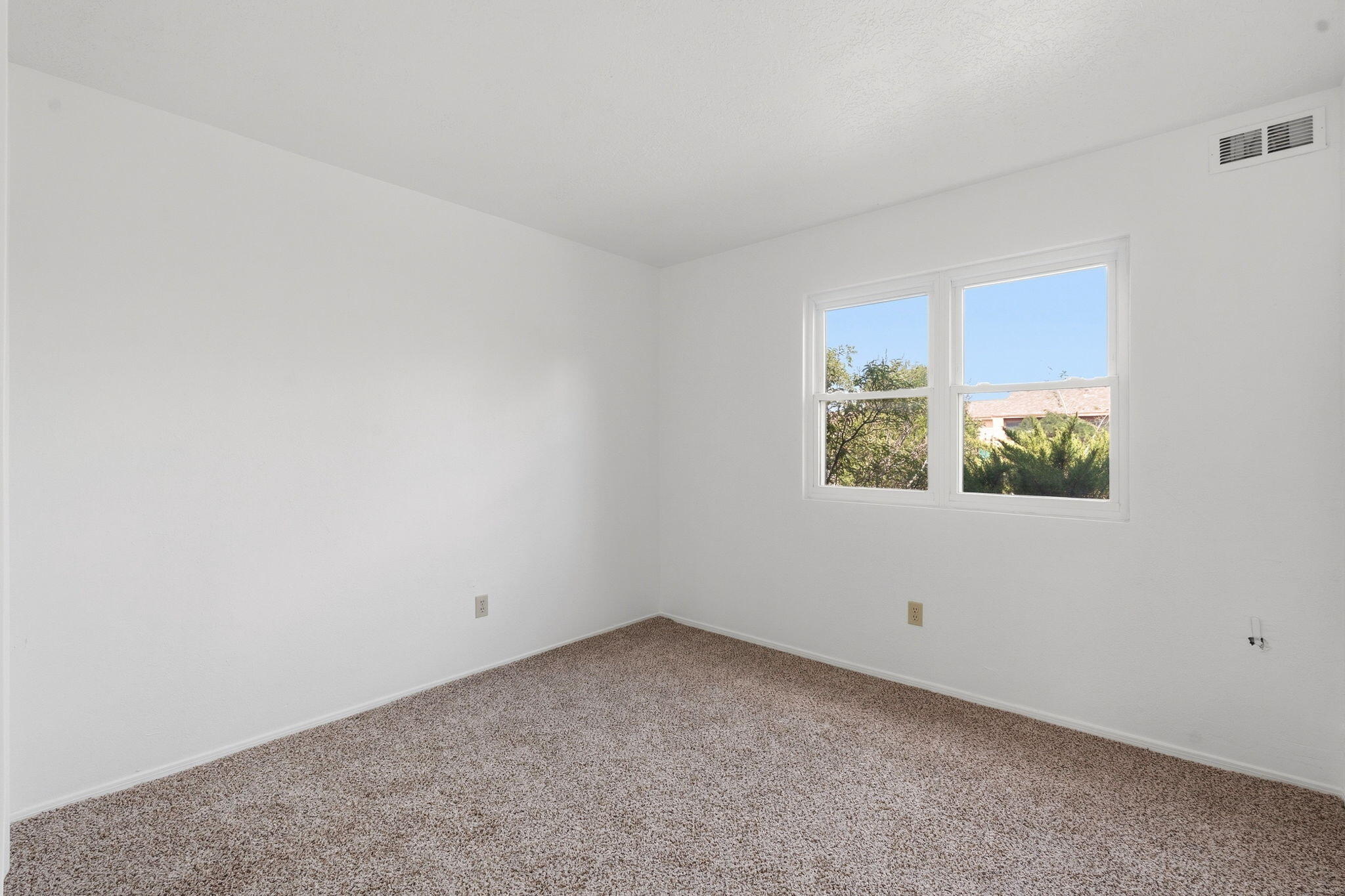 Photo 10 — 295 Quixote Drive SE