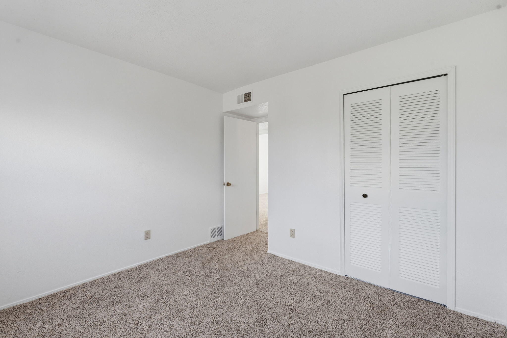 Photo 6 — 295 Quixote Drive SE