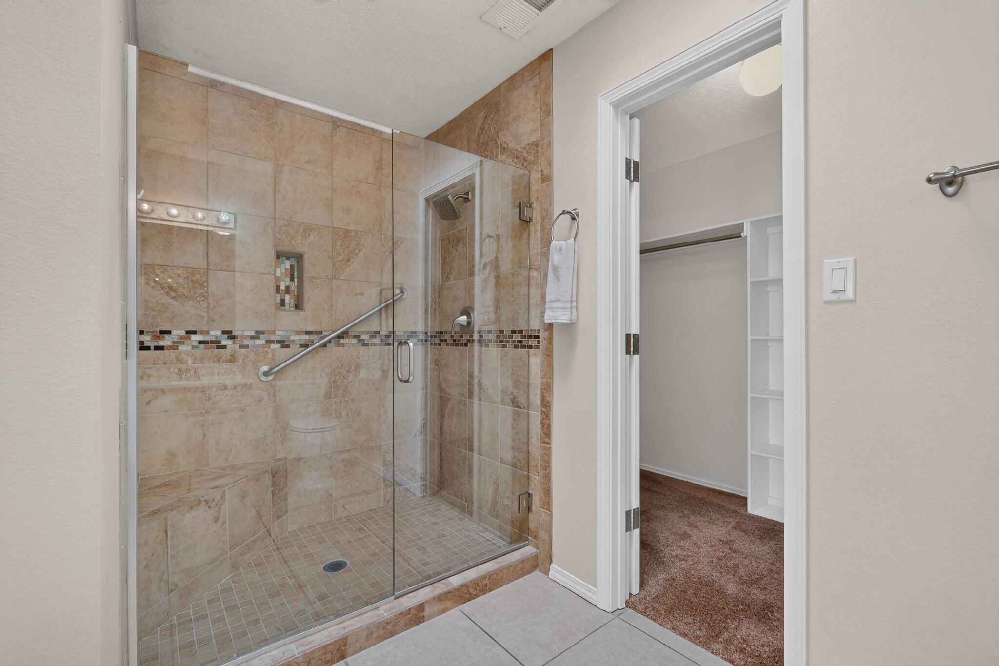 Photo 10 — 4909 Sereno Drive NE