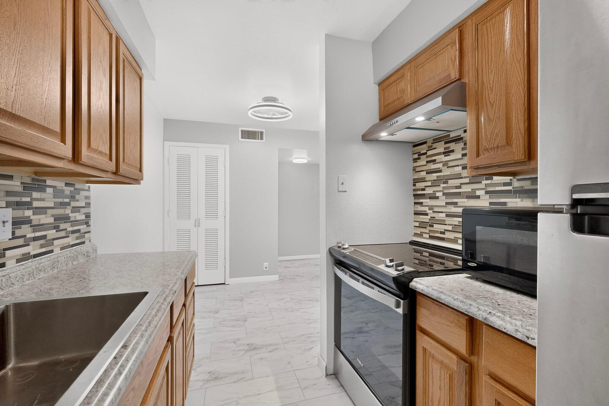 Photo 8 — 1601 Pennsylvania Street NE X-7