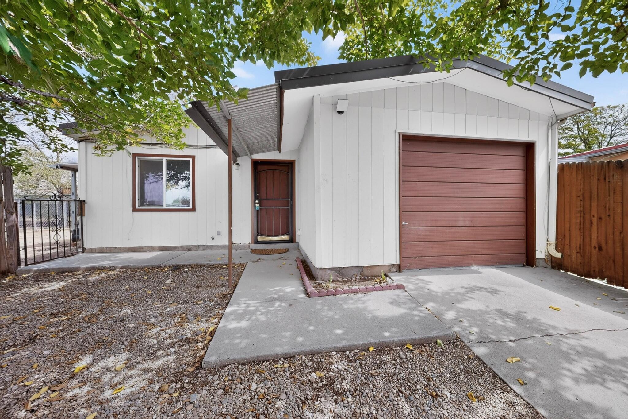 620 Turquoise Court NE