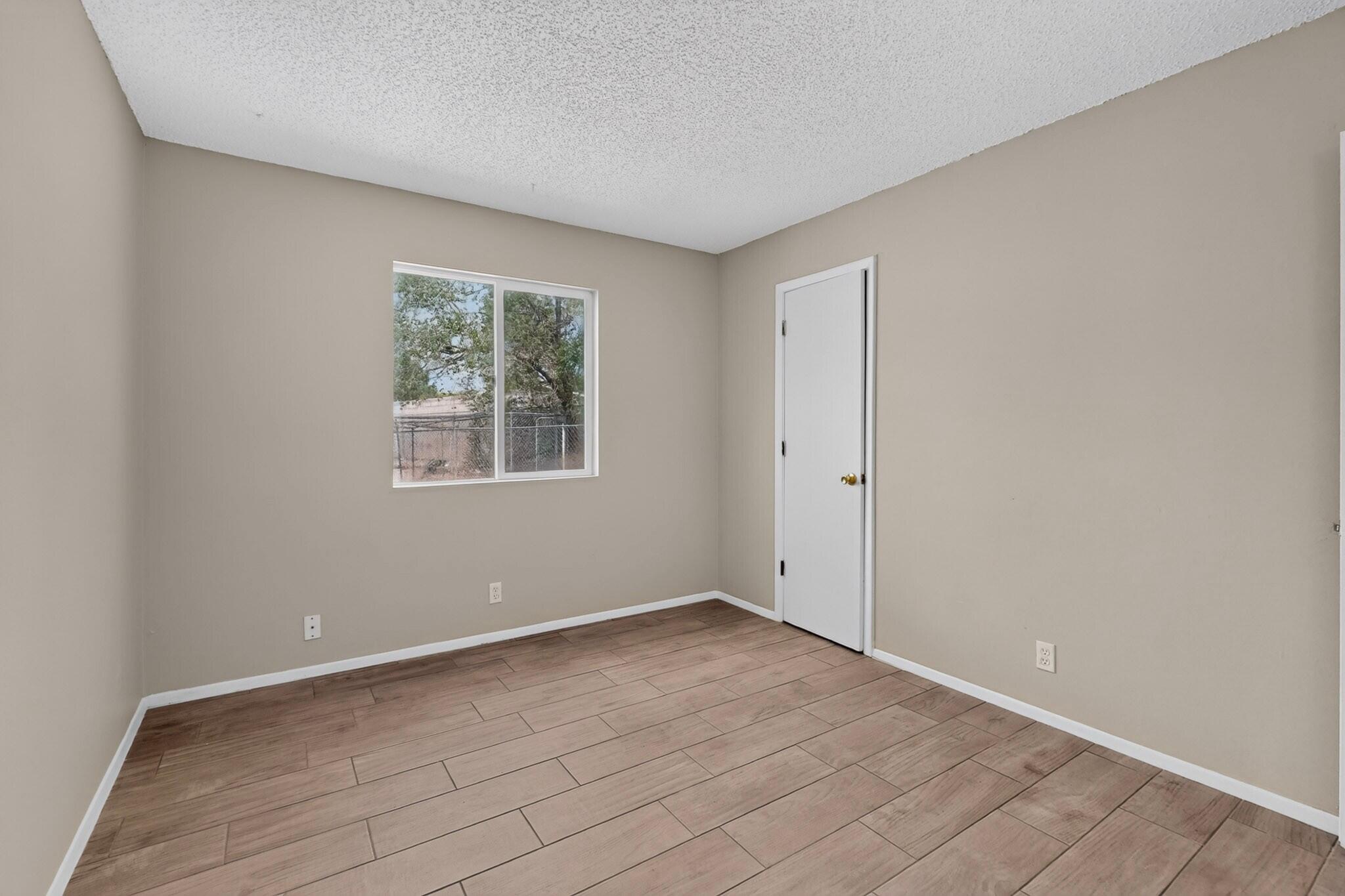 Photo 18 — 620 Turquoise Court NE