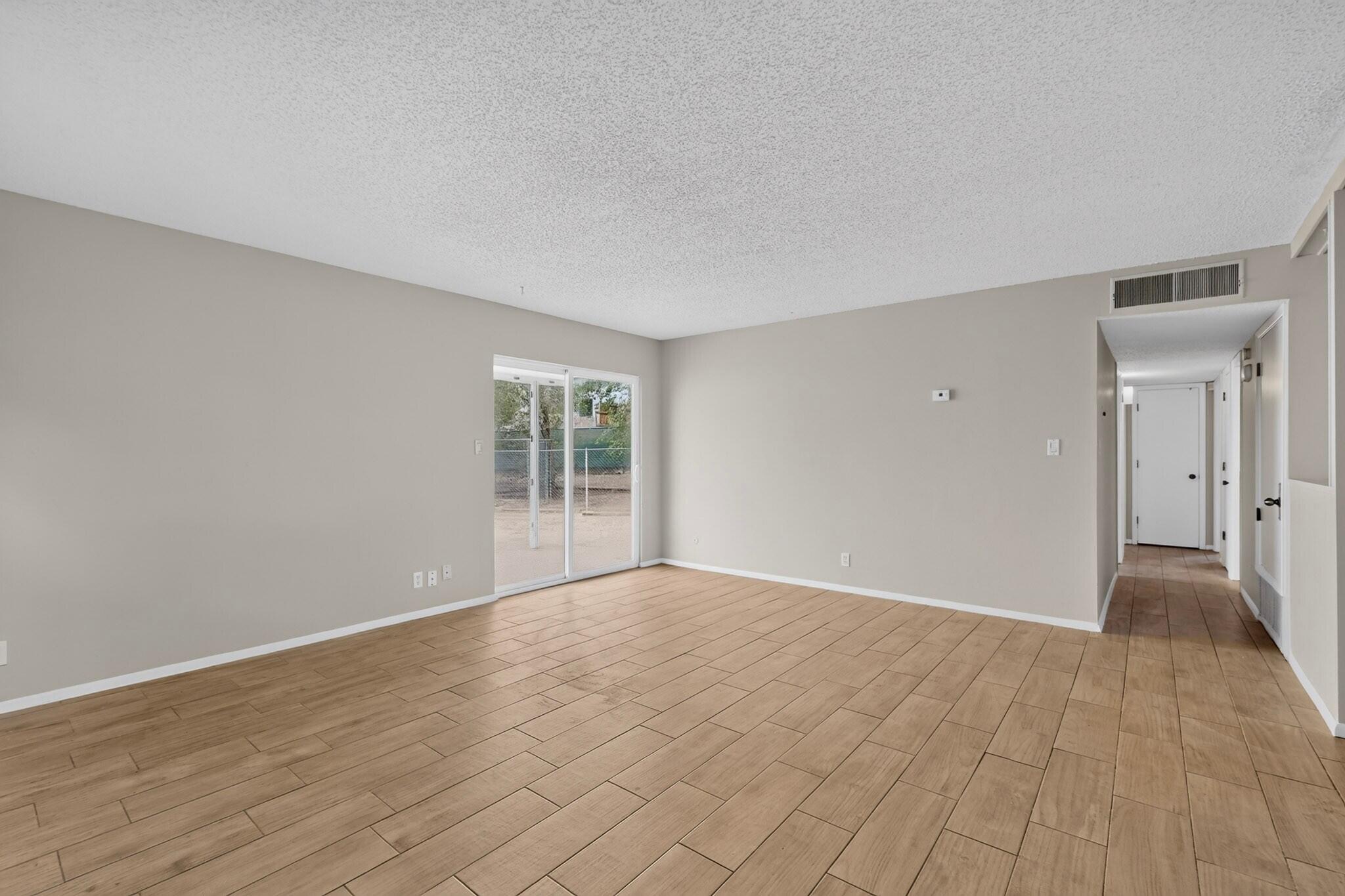 Photo 2 — 620 Turquoise Court NE