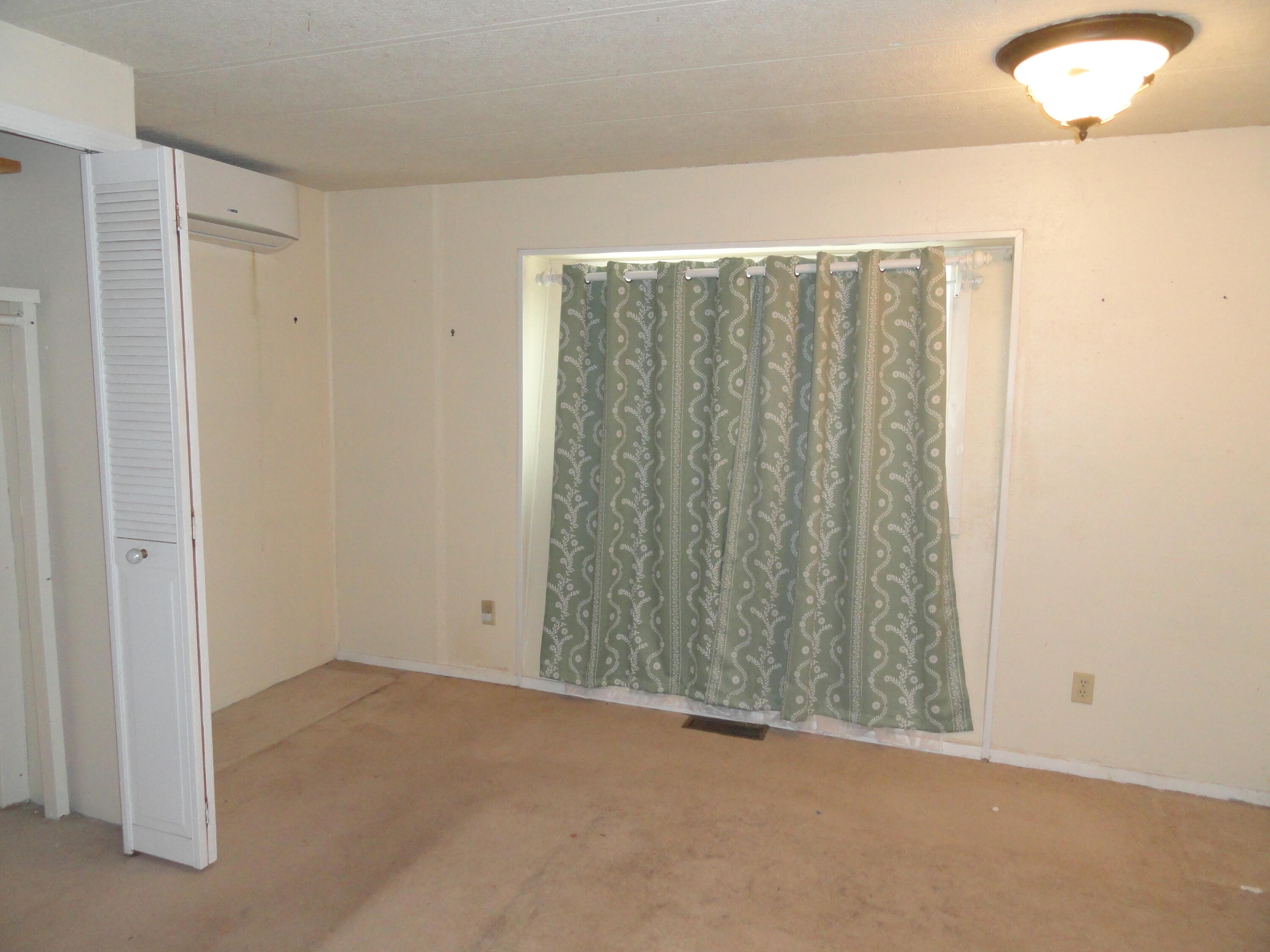 Photo 5 — 1742 Heaton Loop SE