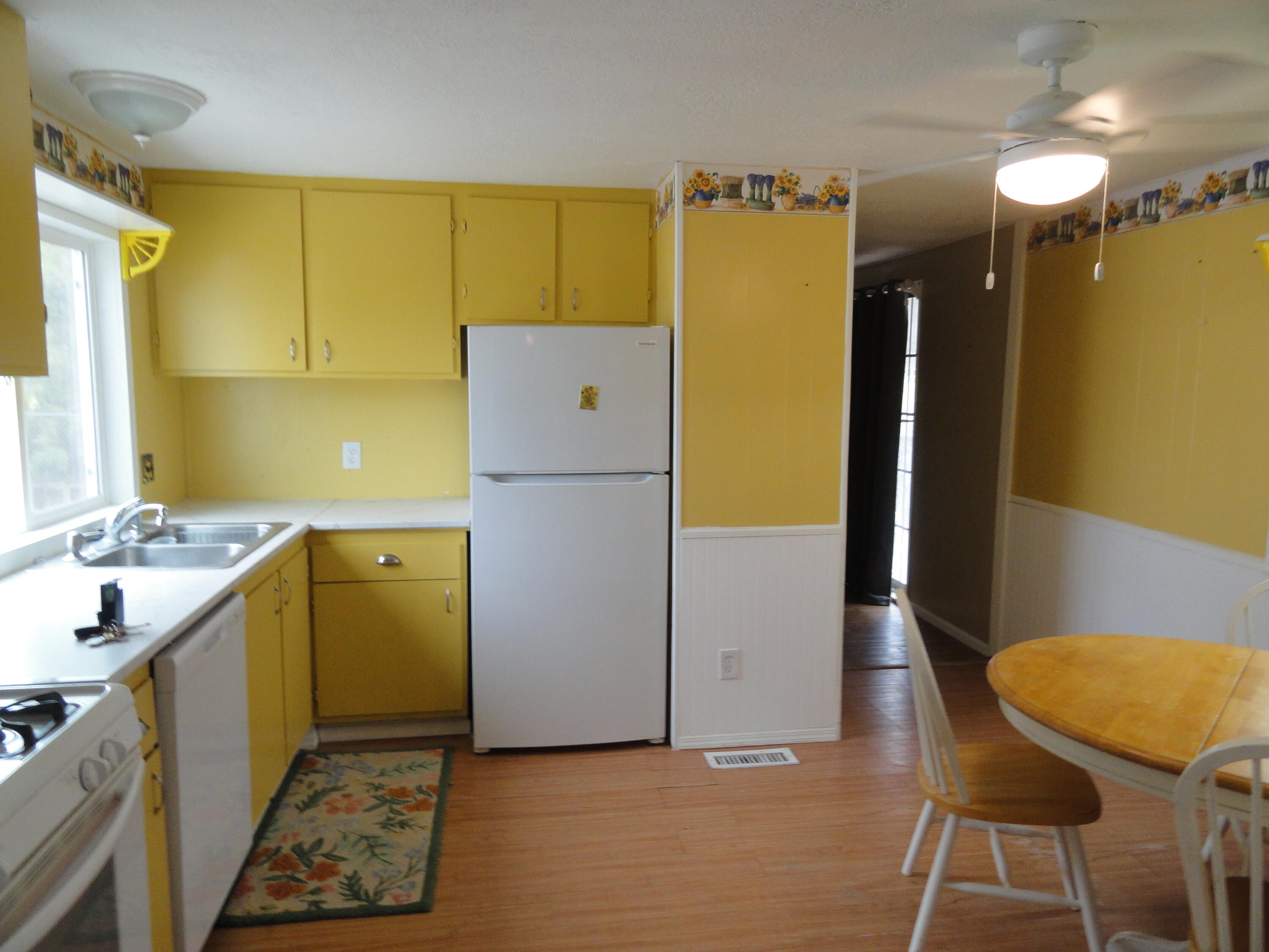Photo 8 — 1742 Heaton Loop SE