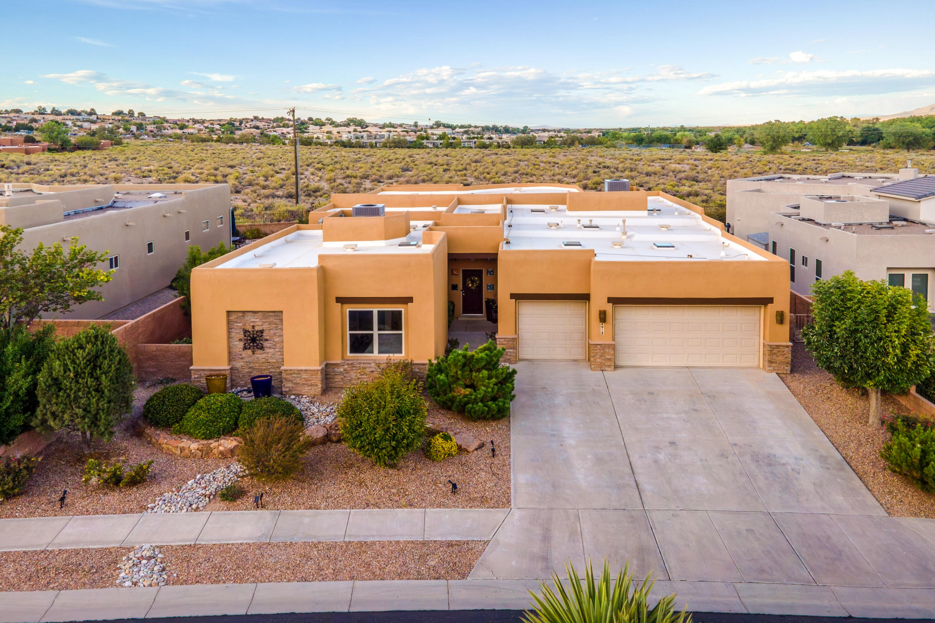 Photo 12 — 4919 Valle Rio Trail NW