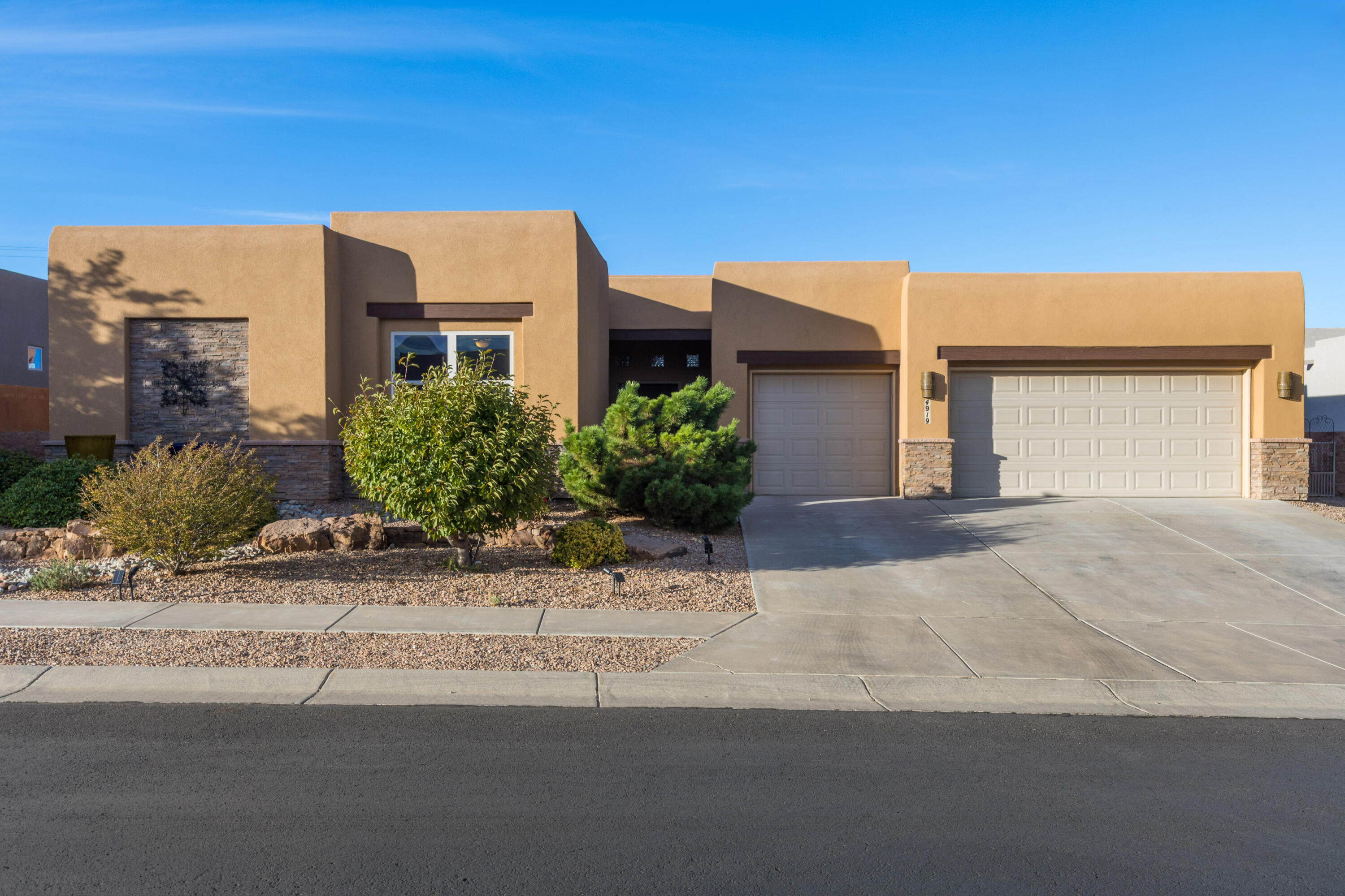 Photo 3 — 4919 Valle Rio Trail NW