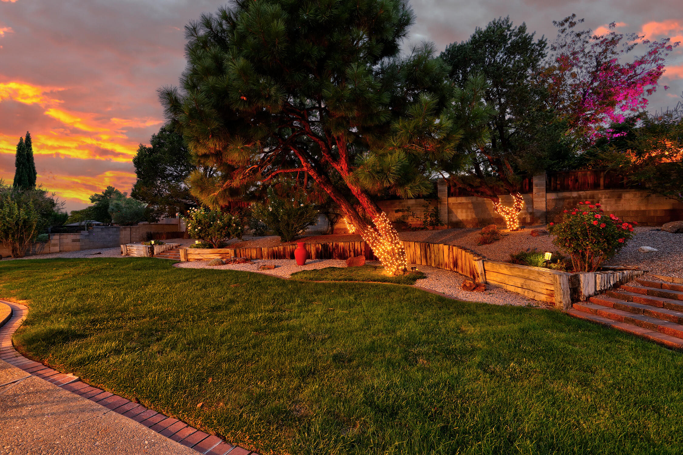 Photo 12 — 9009 Camino Del Sol NE