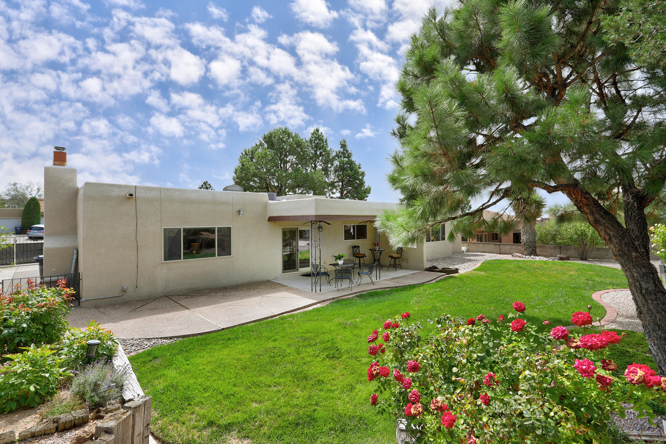 Photo 11 — 9009 Camino Del Sol NE