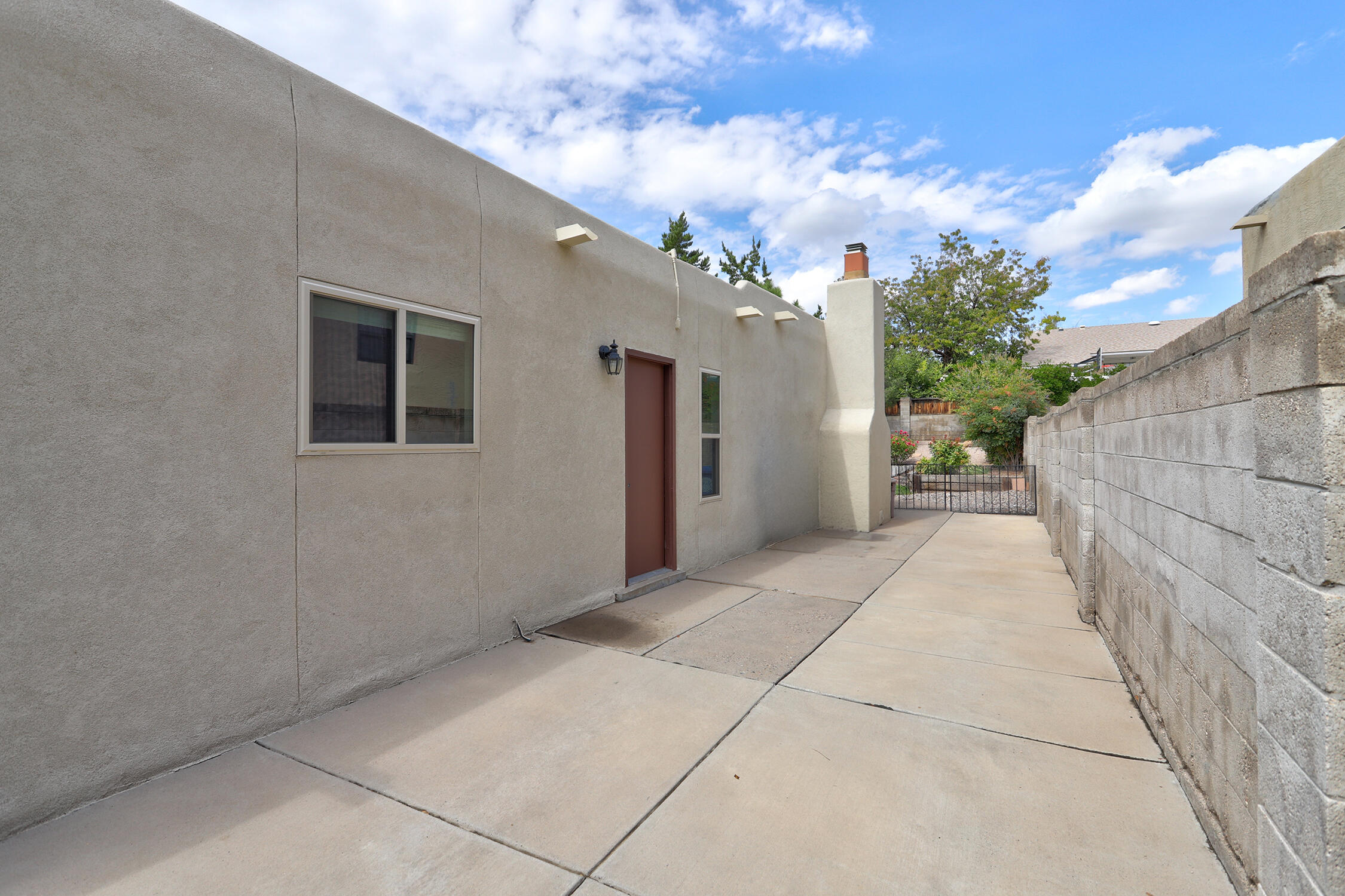 Photo 10 — 9009 Camino Del Sol NE