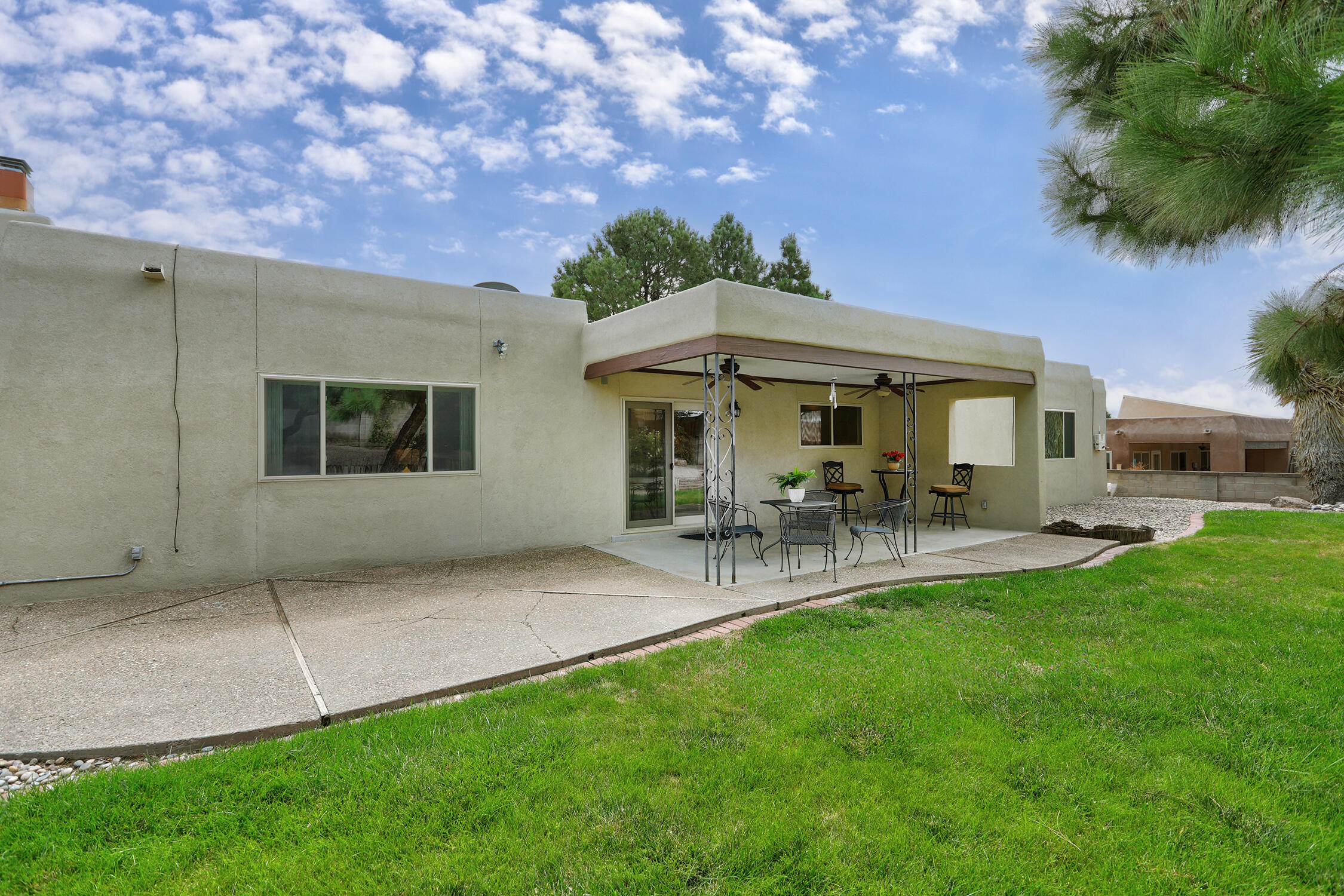Photo 9 — 9009 Camino Del Sol NE