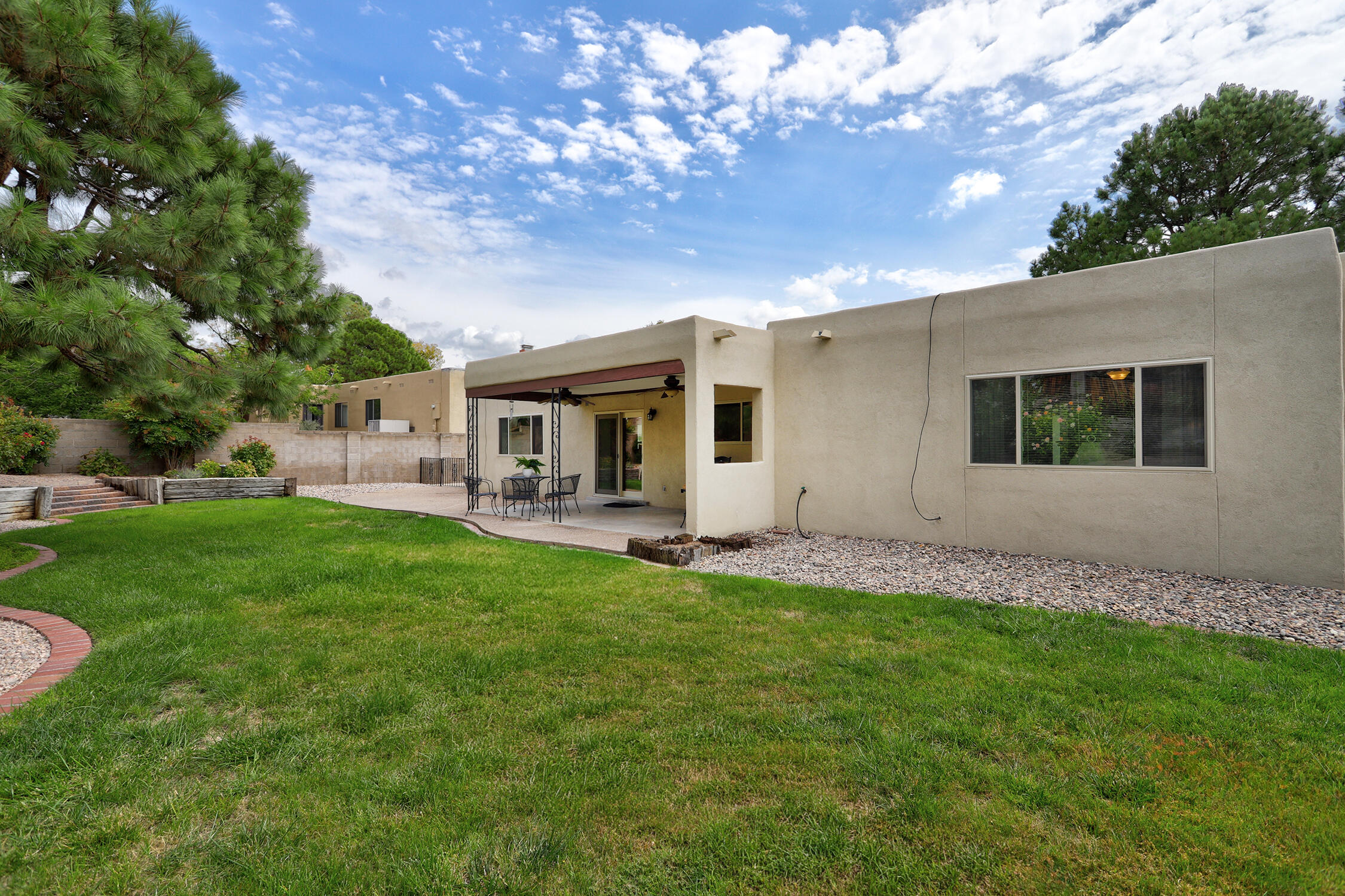 Photo 7 — 9009 Camino Del Sol NE