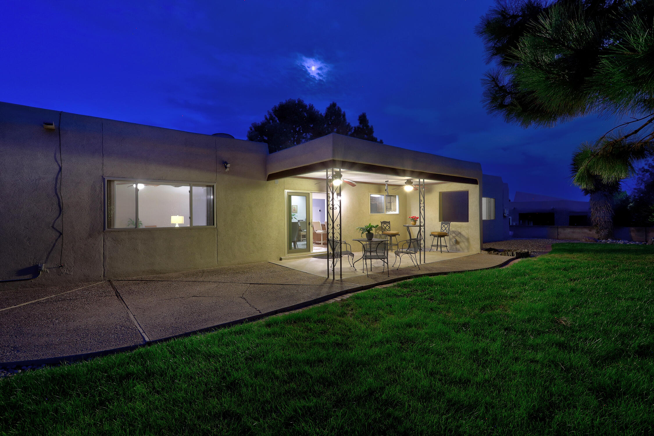 Photo 3 — 9009 Camino Del Sol NE