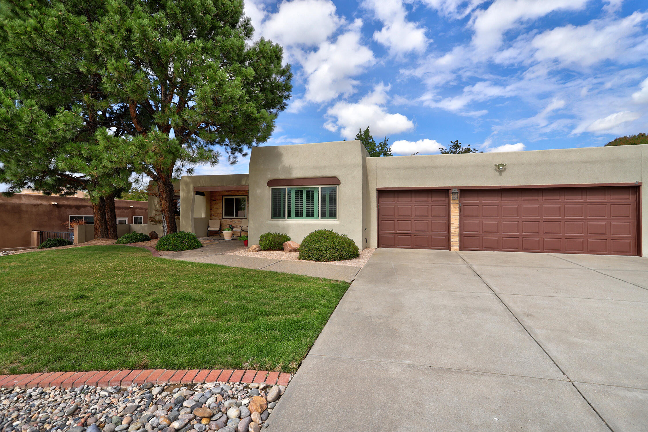Photo 2 — 9009 Camino Del Sol NE