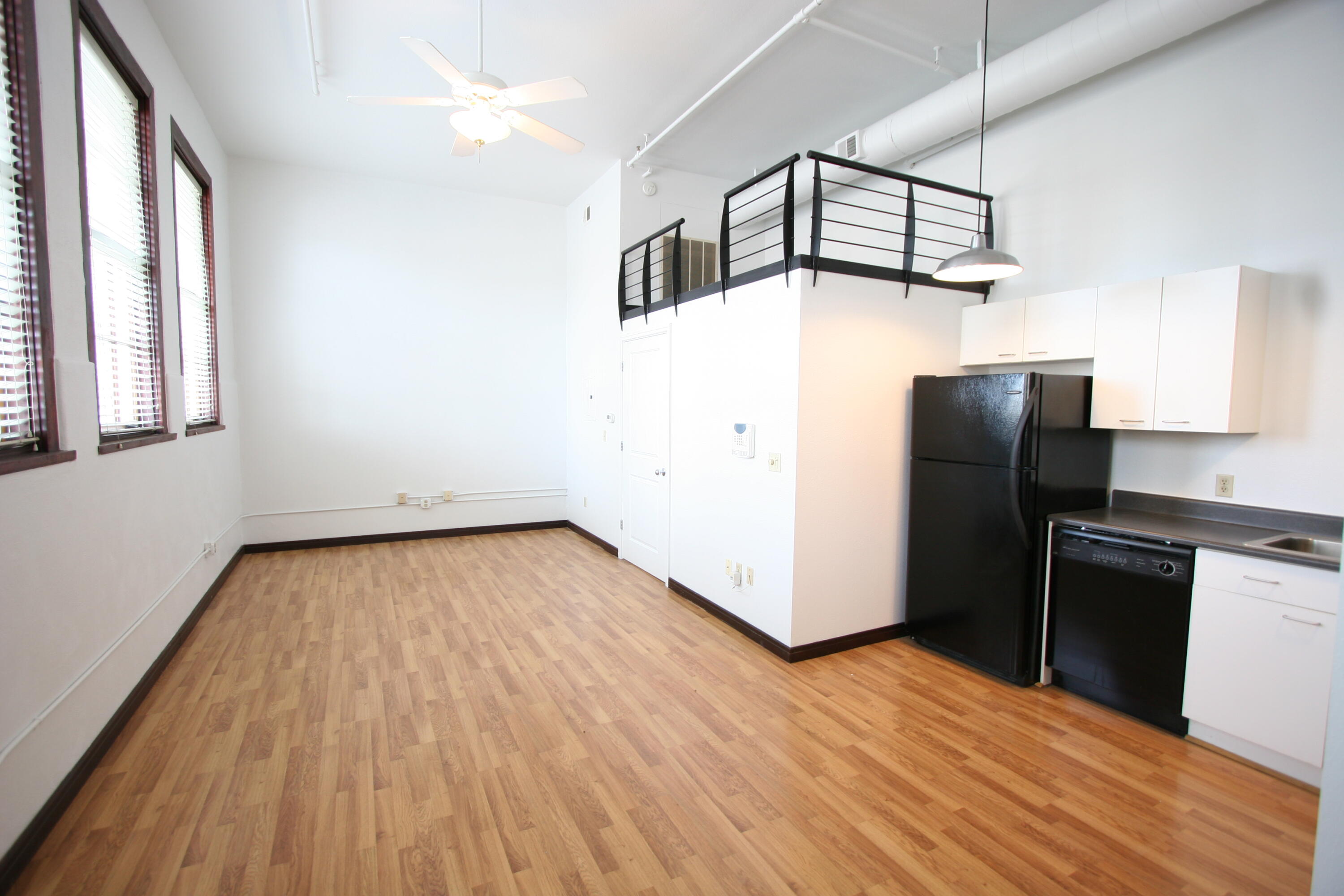 Photo 5 — 301 Central Avenue NE 117