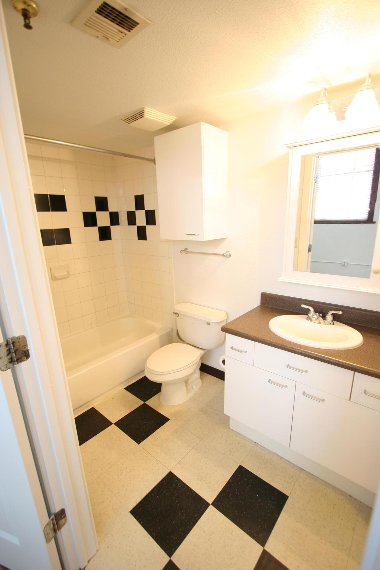 Photo 4 — 301 Central Avenue NE 117