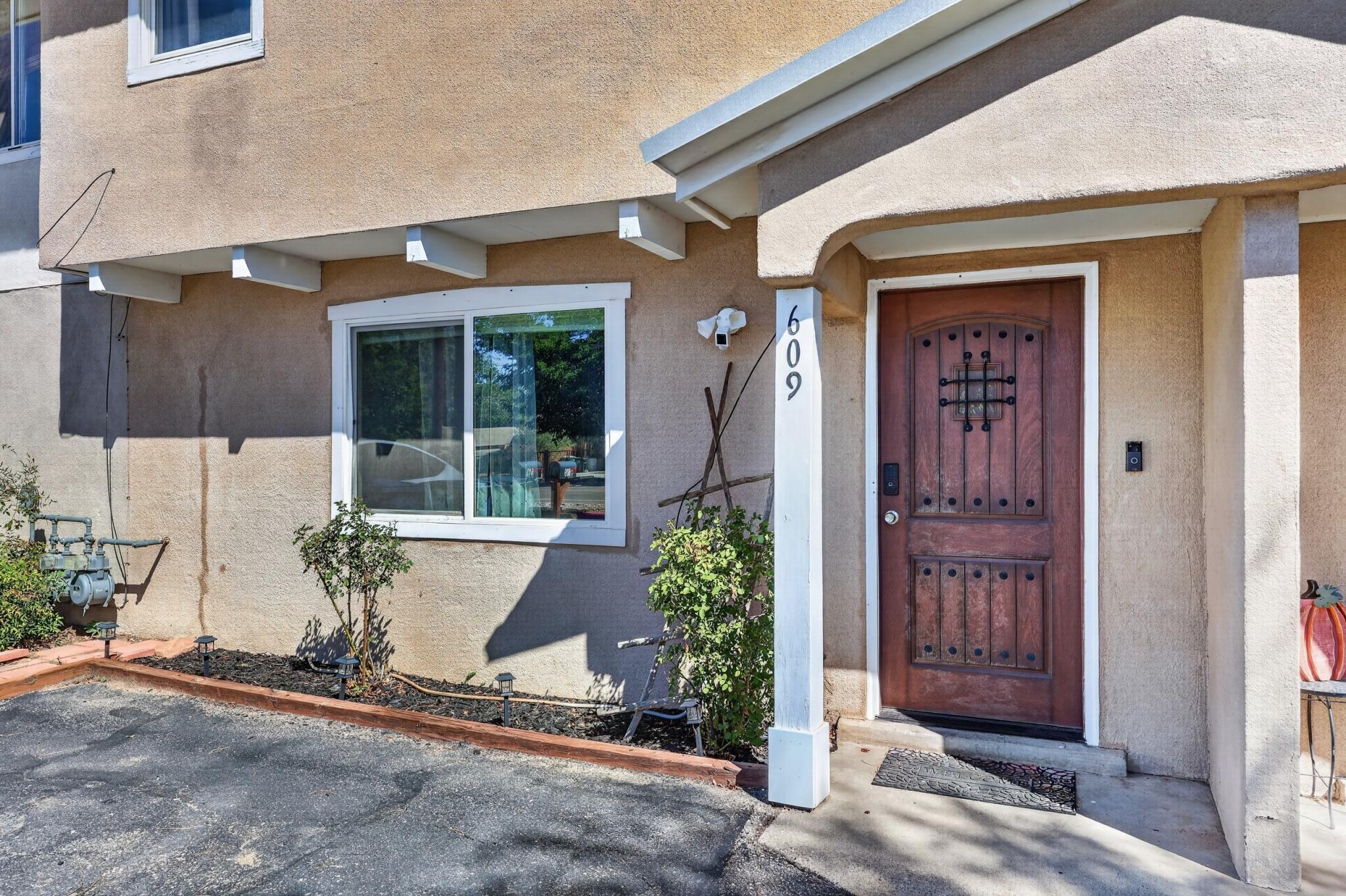 609 Grecian Lane NW, Albuquerque, NM 87107