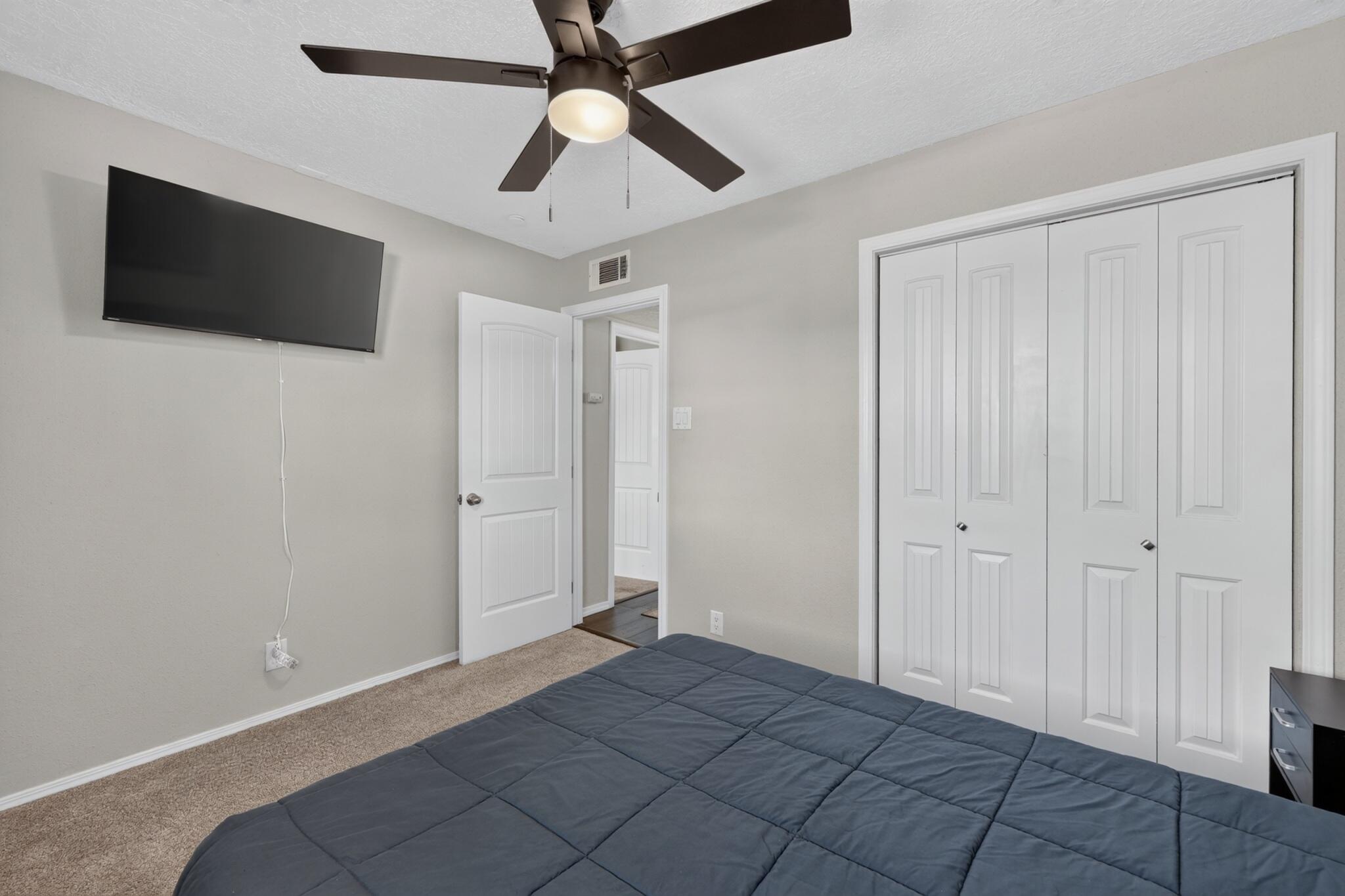 Photo 18 — 609 Grecian Lane NW