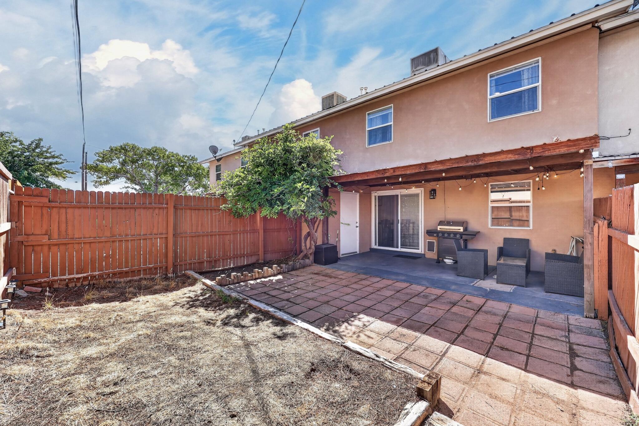 Photo 10 — 609 Grecian Lane NW