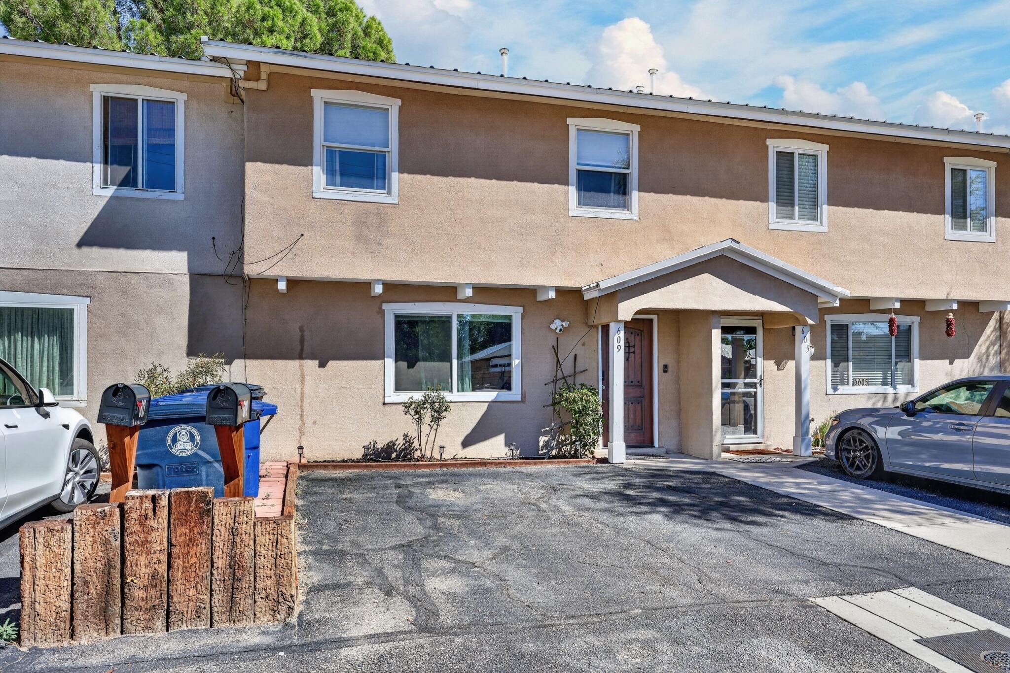 Photo 9 — 609 Grecian Lane NW