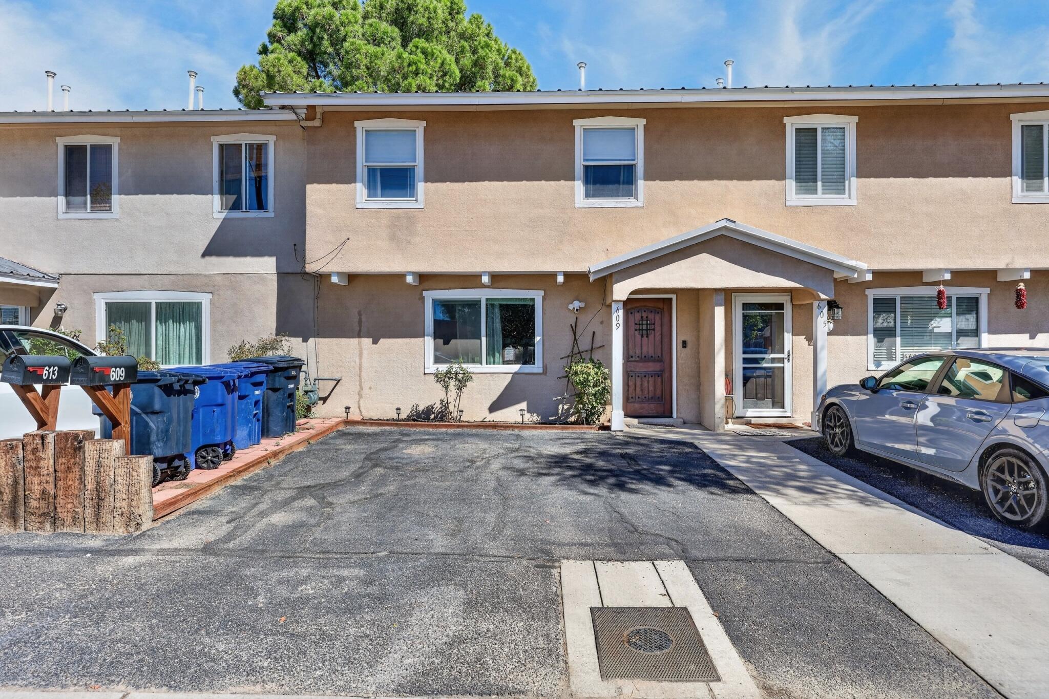Photo 7 — 609 Grecian Lane NW