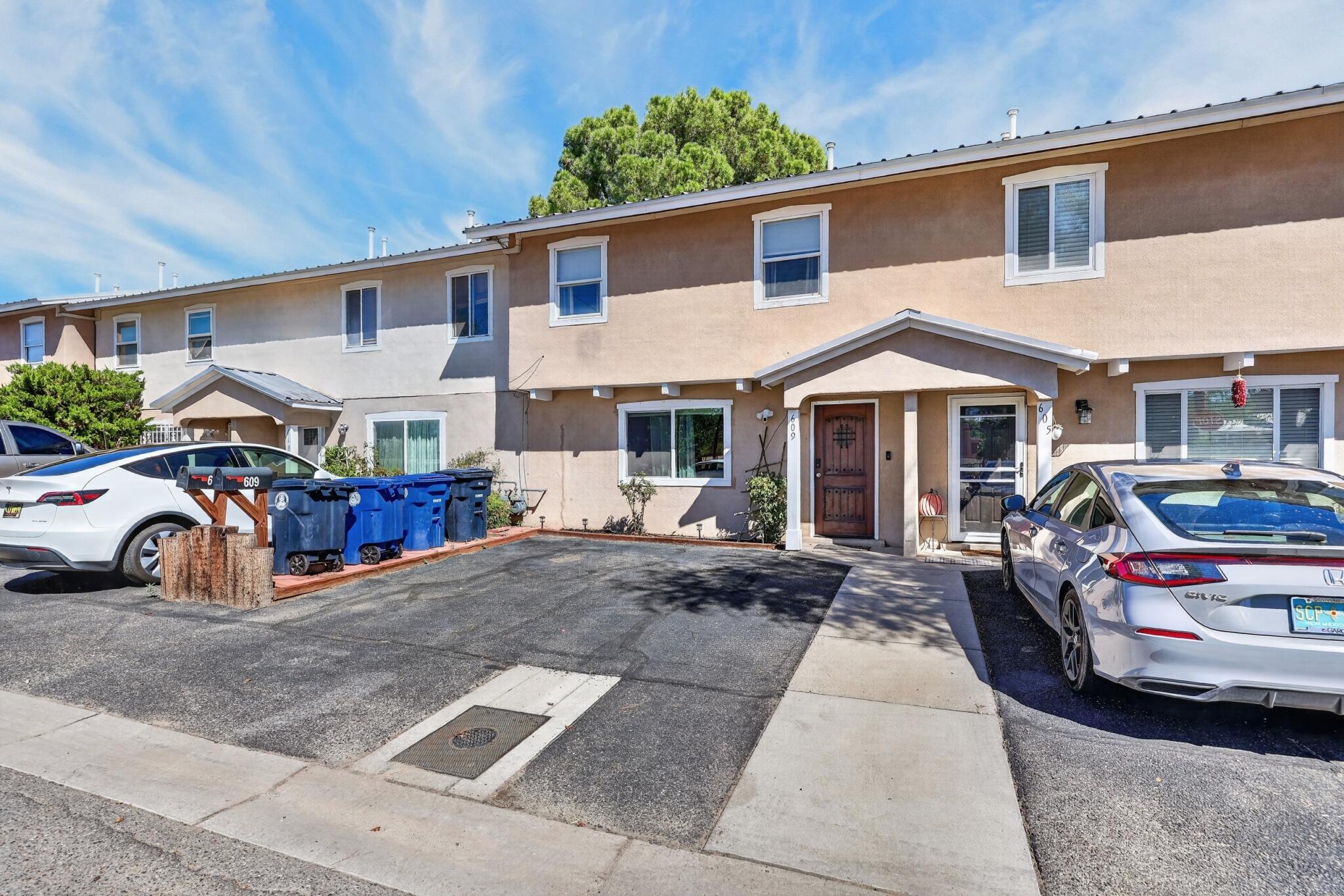 Photo 5 — 609 Grecian Lane NW