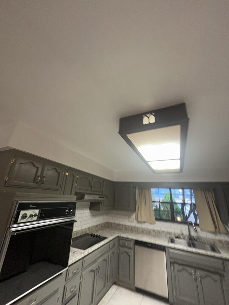 Photo 14 — 1052 Monte Largo Drive NE