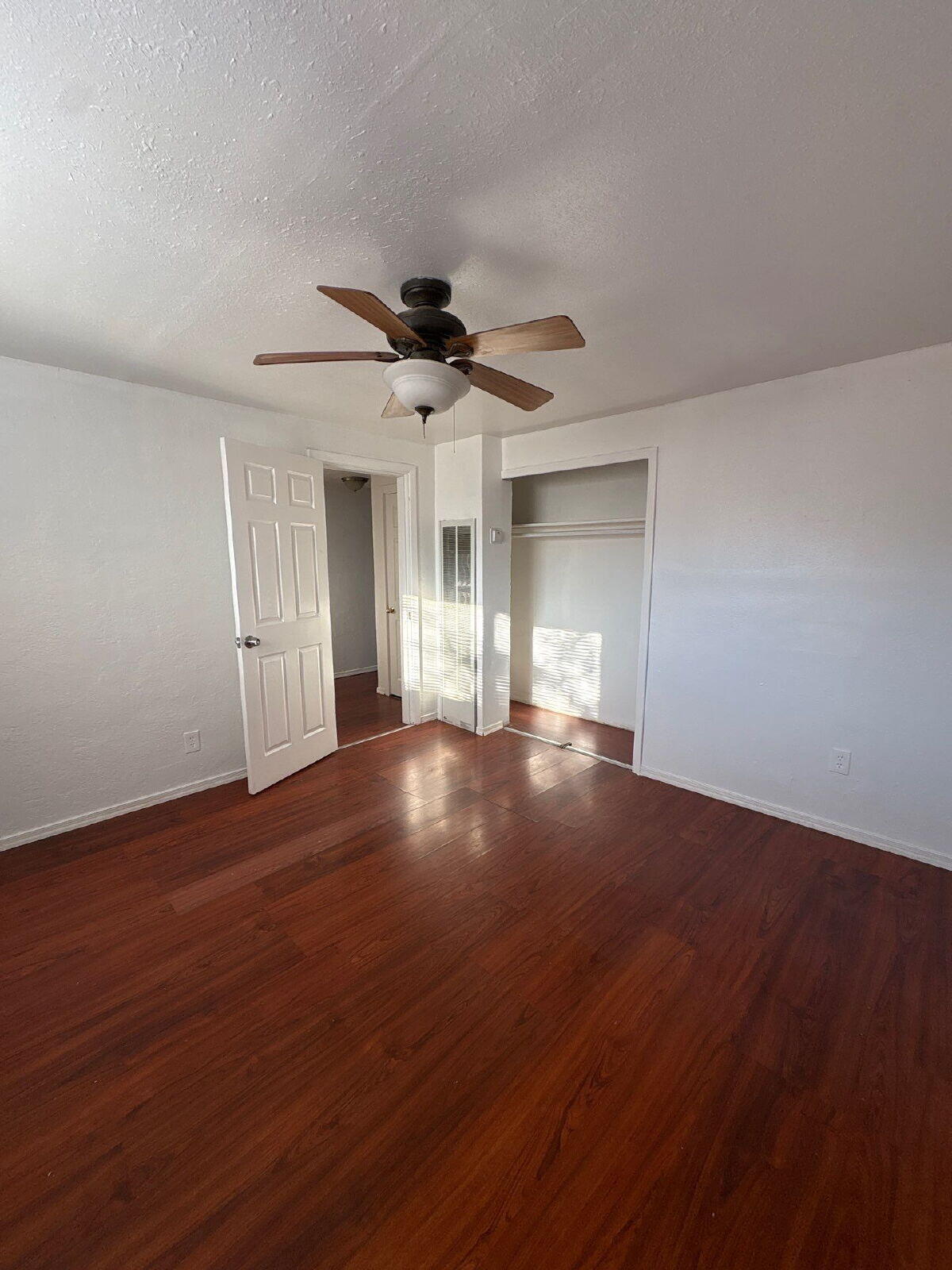 Photo 18 — 304 Texas Street NE