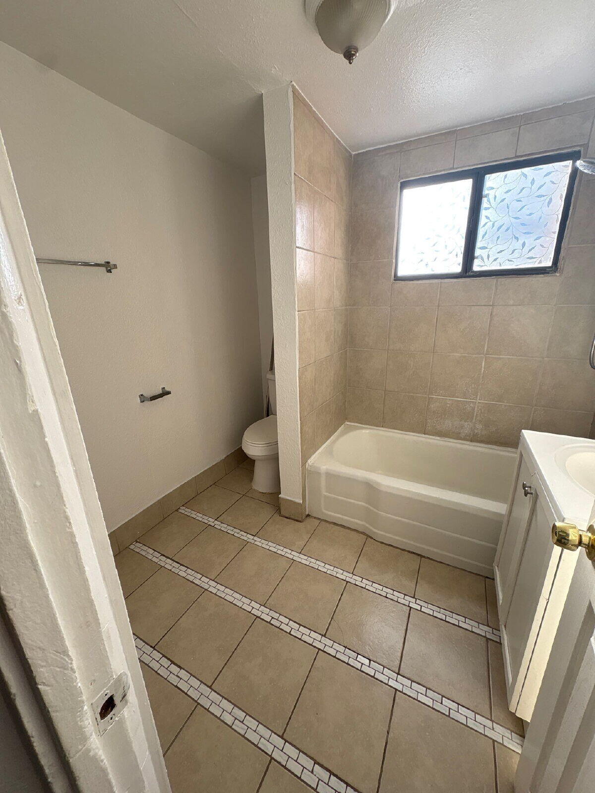 Photo 17 — 304 Texas Street NE