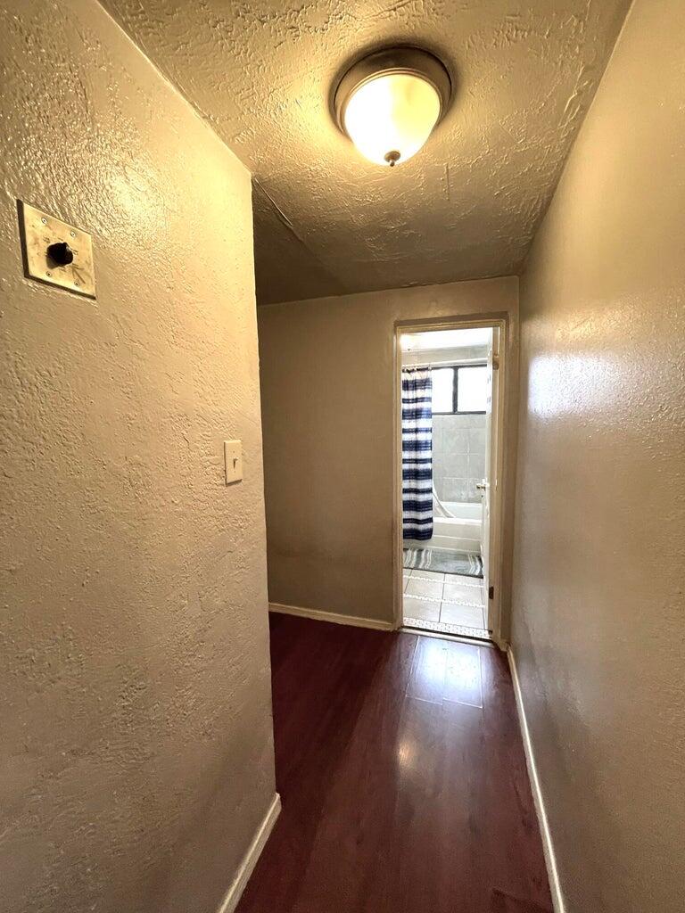Photo 18 — 304 Texas Street NE