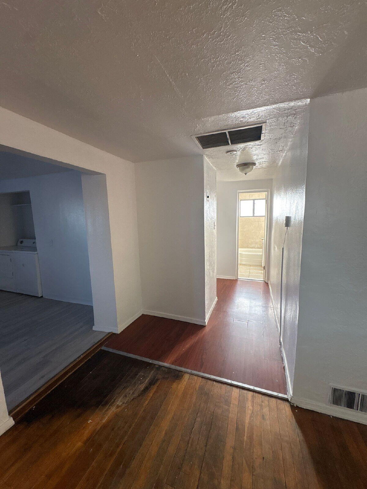 Photo 14 — 304 Texas Street NE