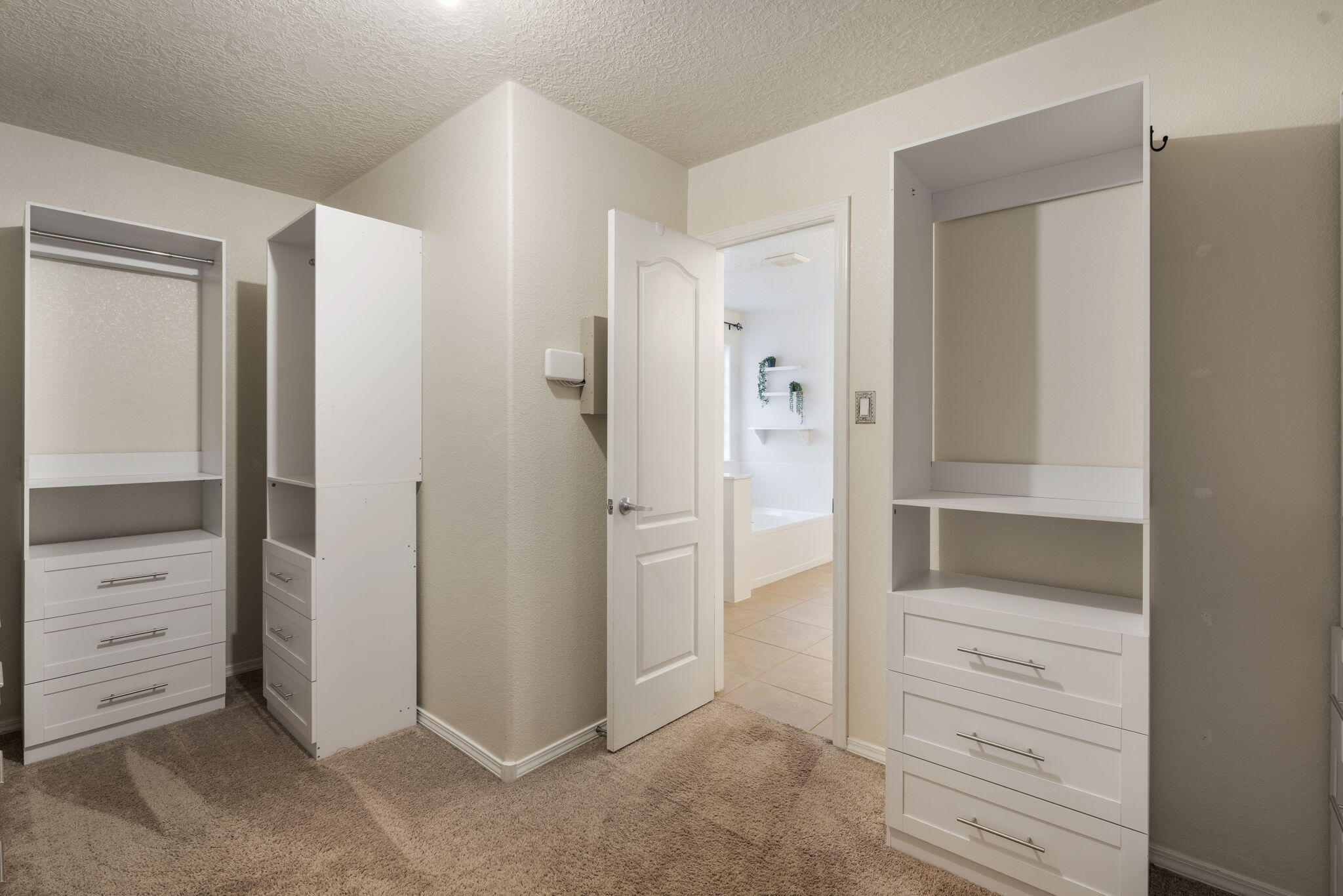 Photo 2 — 1909 Caramesa Drive SE
