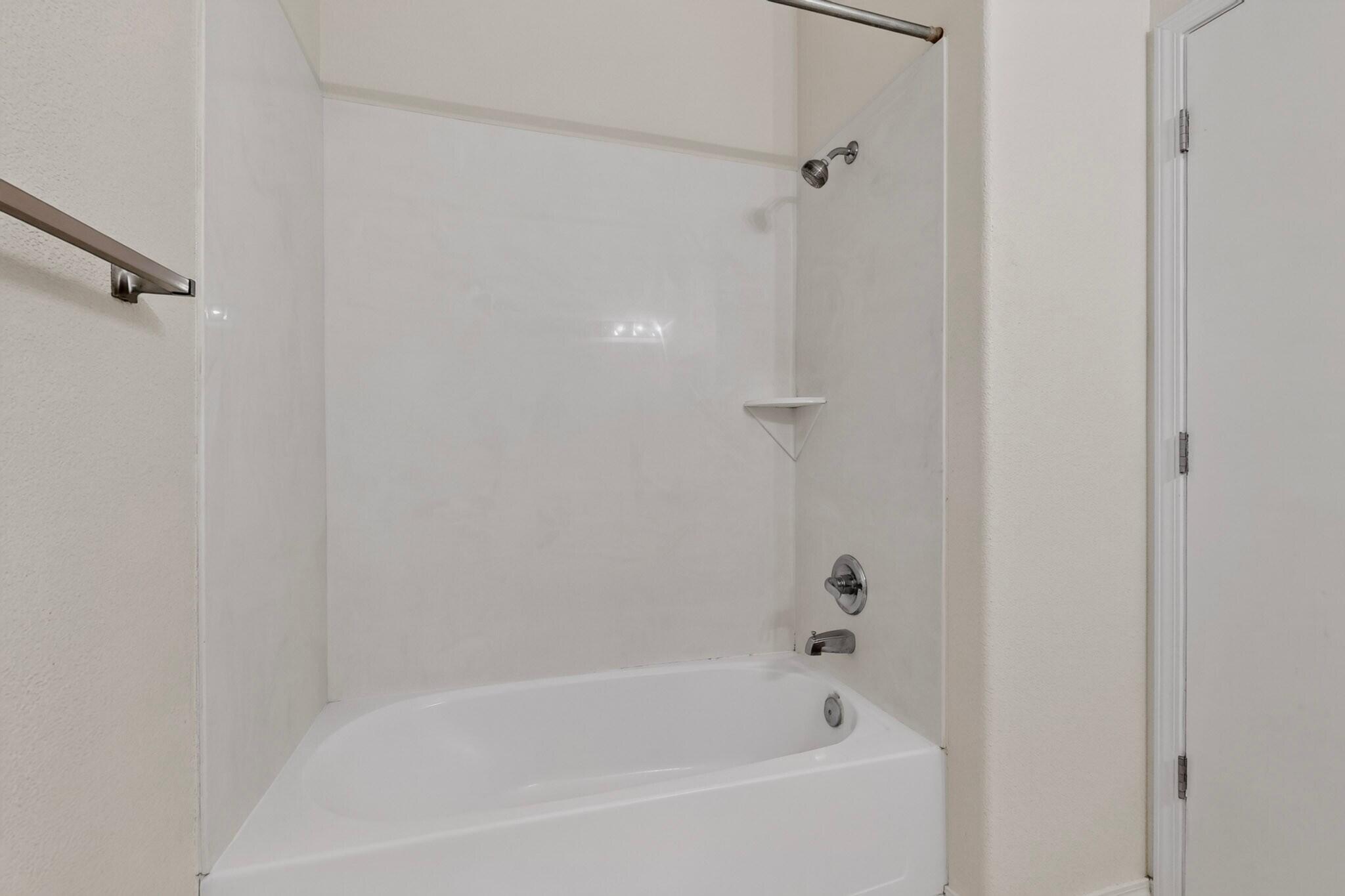 Photo 14 — 6800 Vista Del Norte Drive NE 422