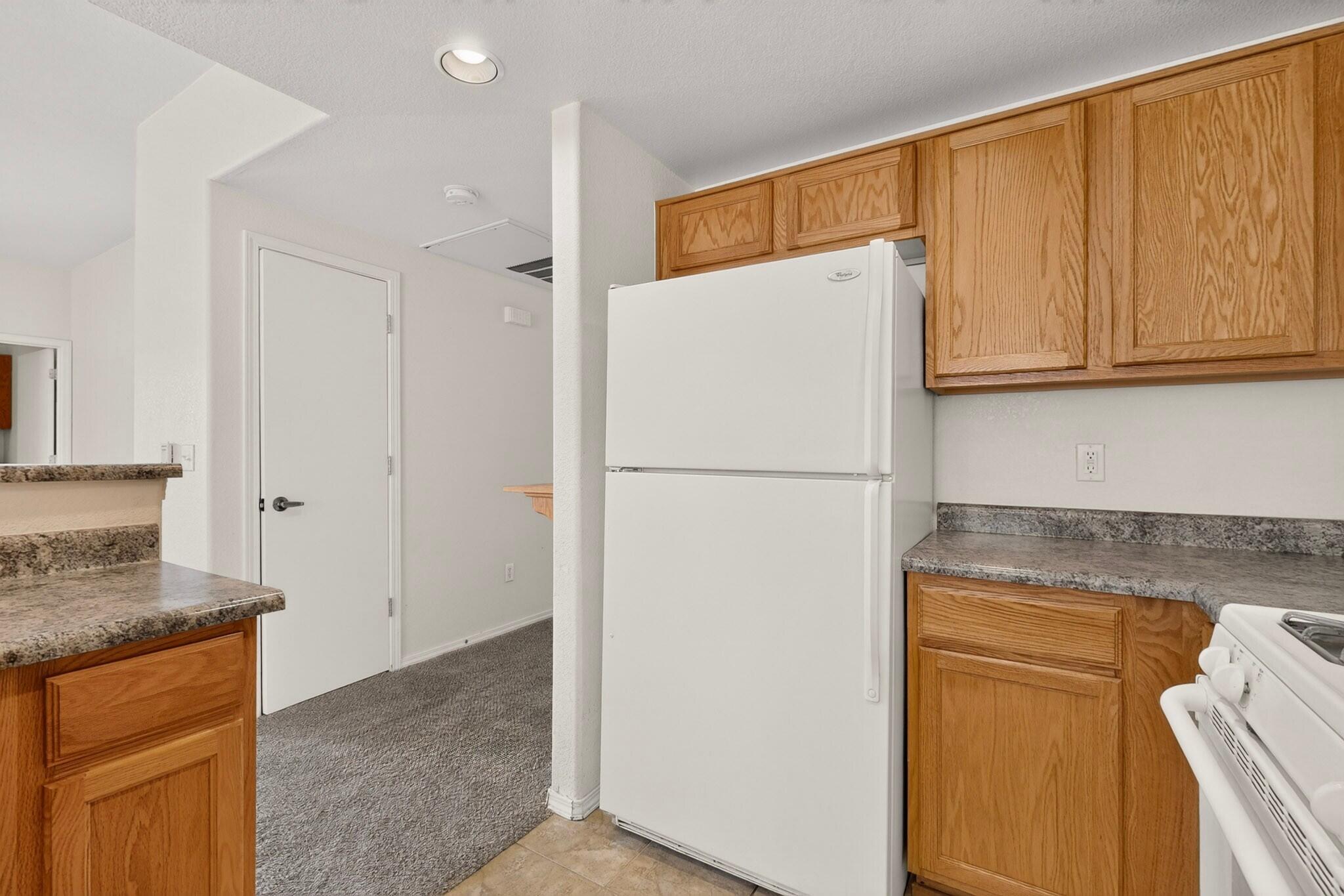 Photo 5 — 6800 Vista Del Norte Drive NE 422