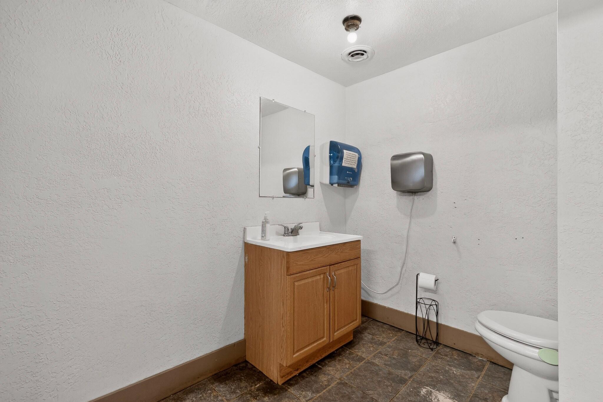 Photo 13 — 605 Broadway