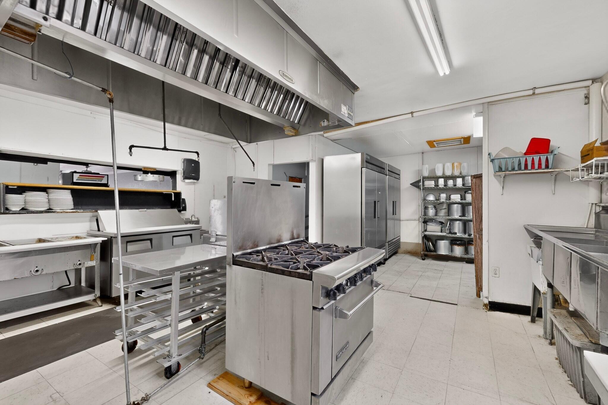 Photo 17 — 605 Broadway