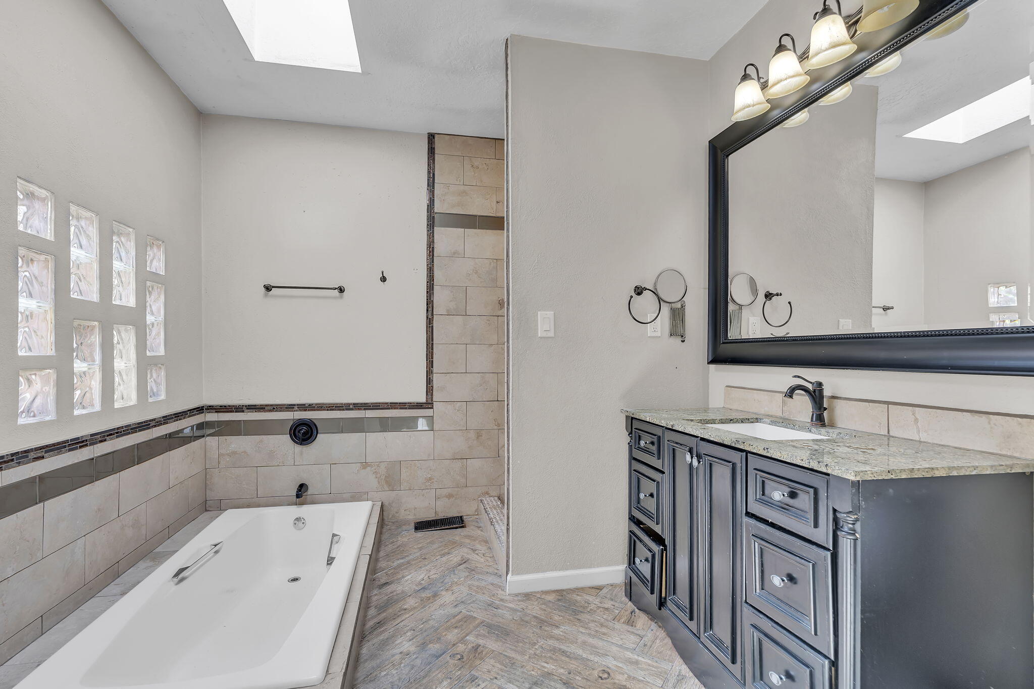 Photo 20 — 8901 Osuna Road NE