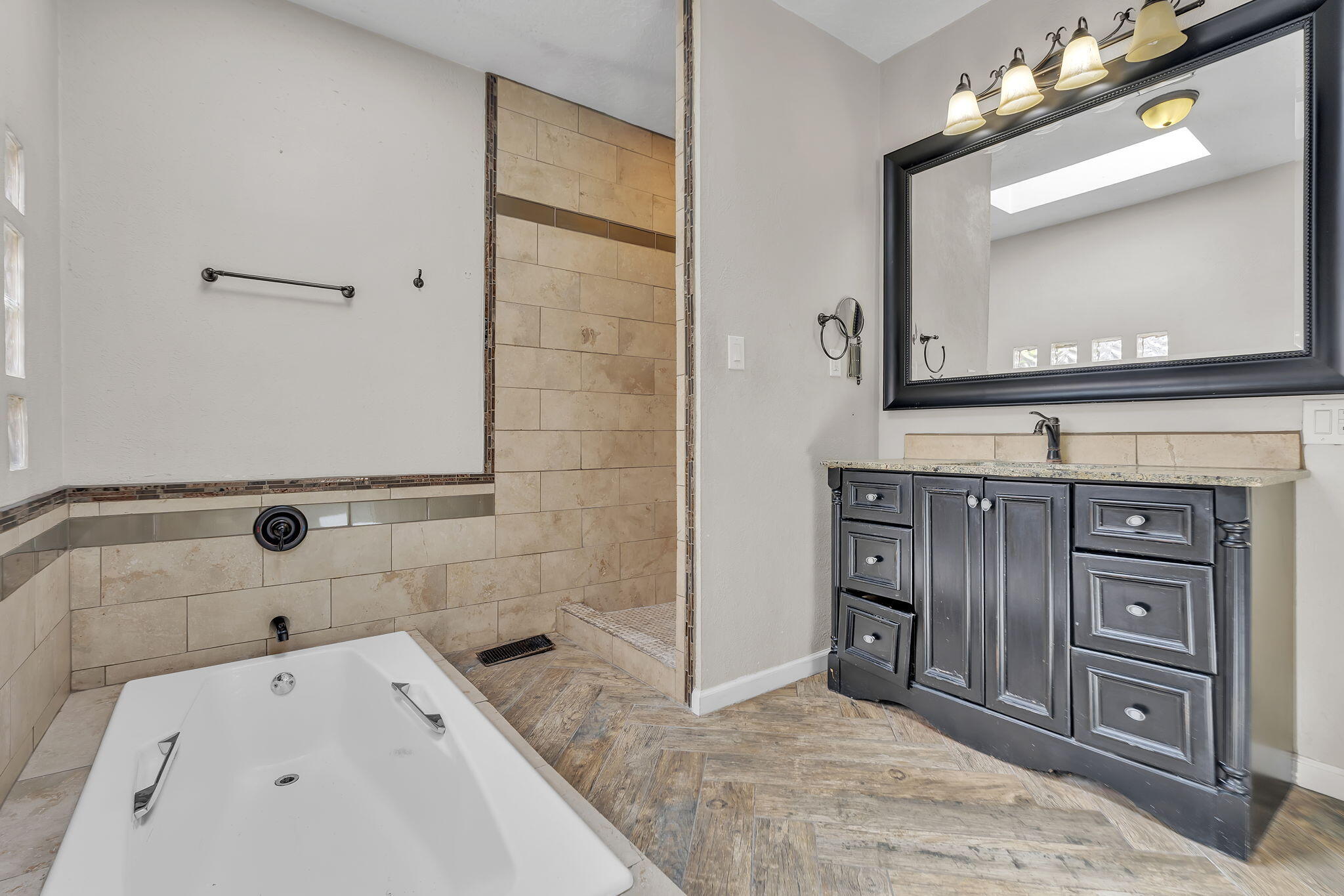 Photo 19 — 8901 Osuna Road NE