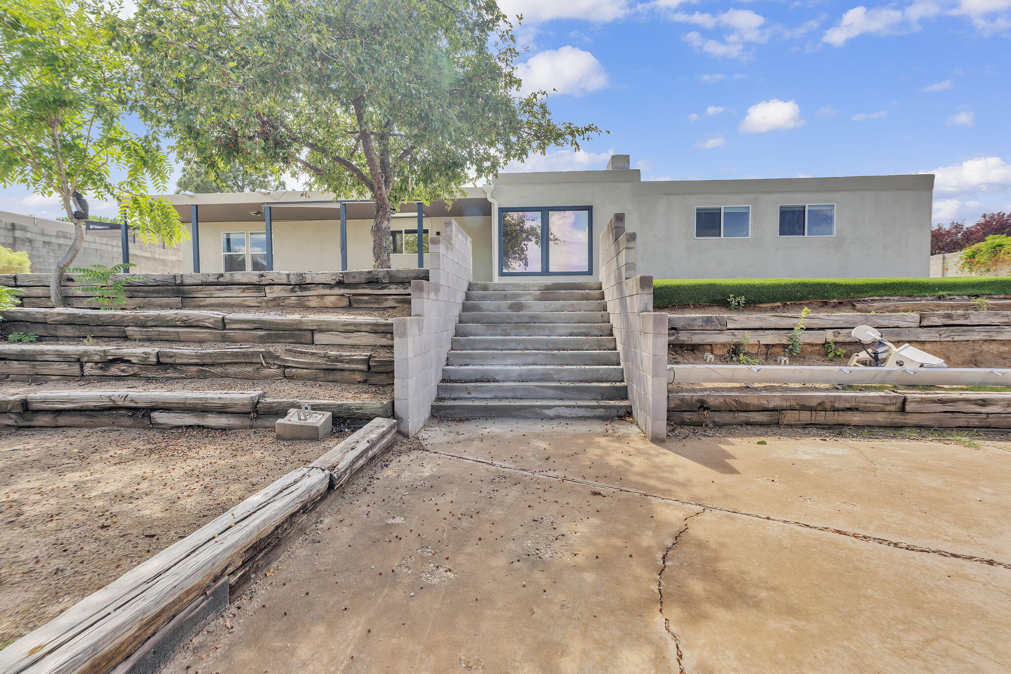 Photo 5 — 8901 Osuna Road NE