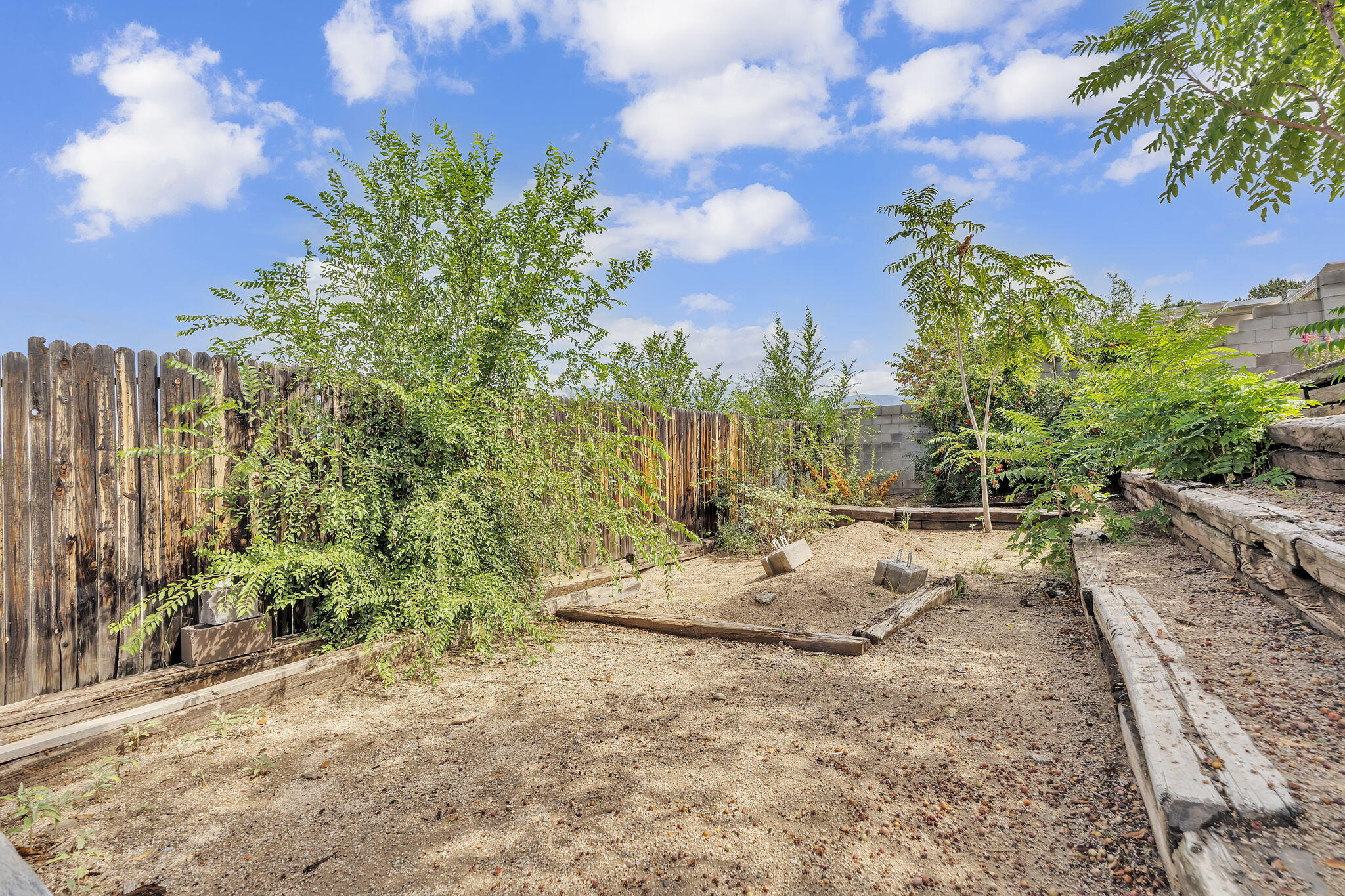 Photo 3 — 8901 Osuna Road NE