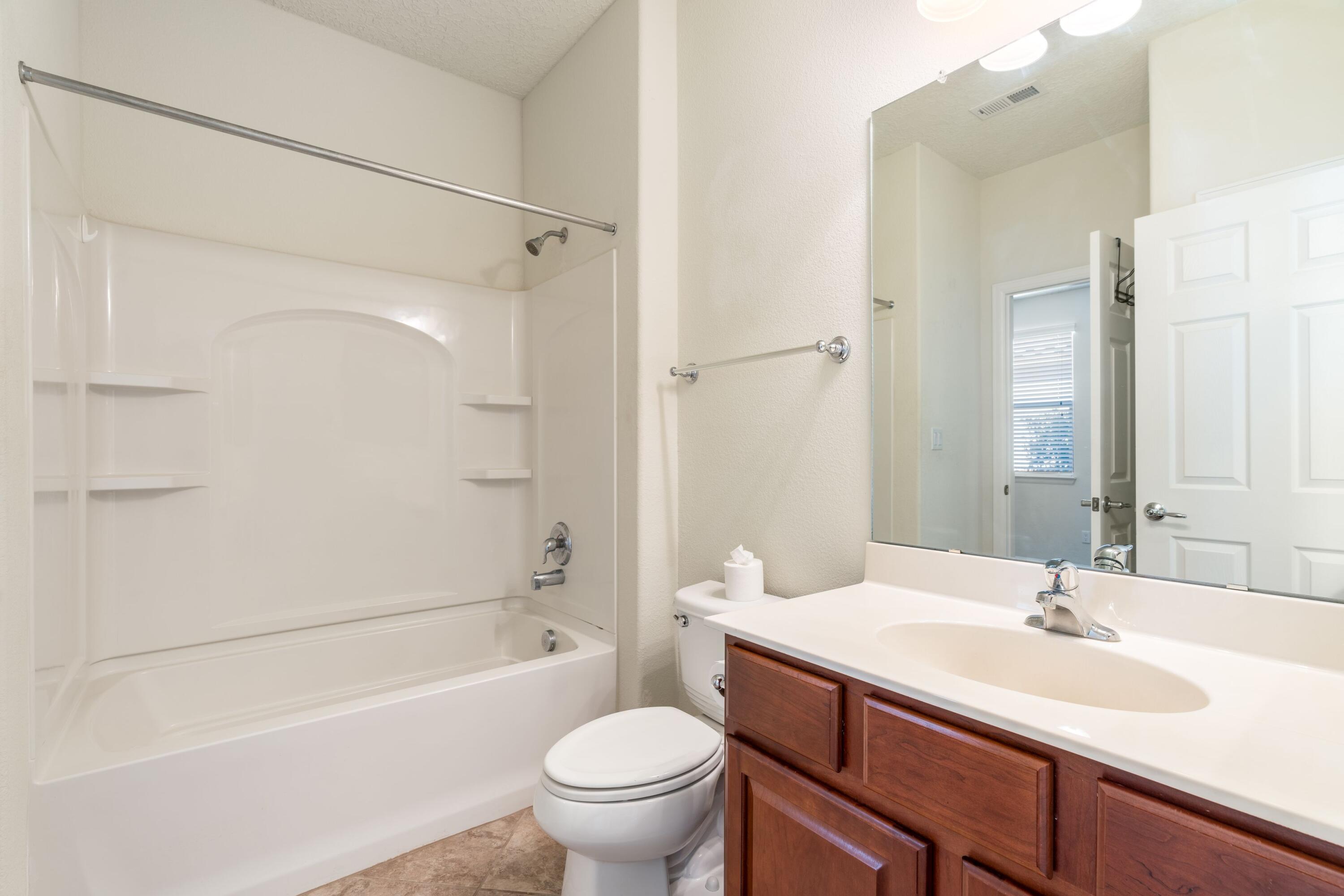 Photo 19 — 4010 Sierra Alta Avenue NE