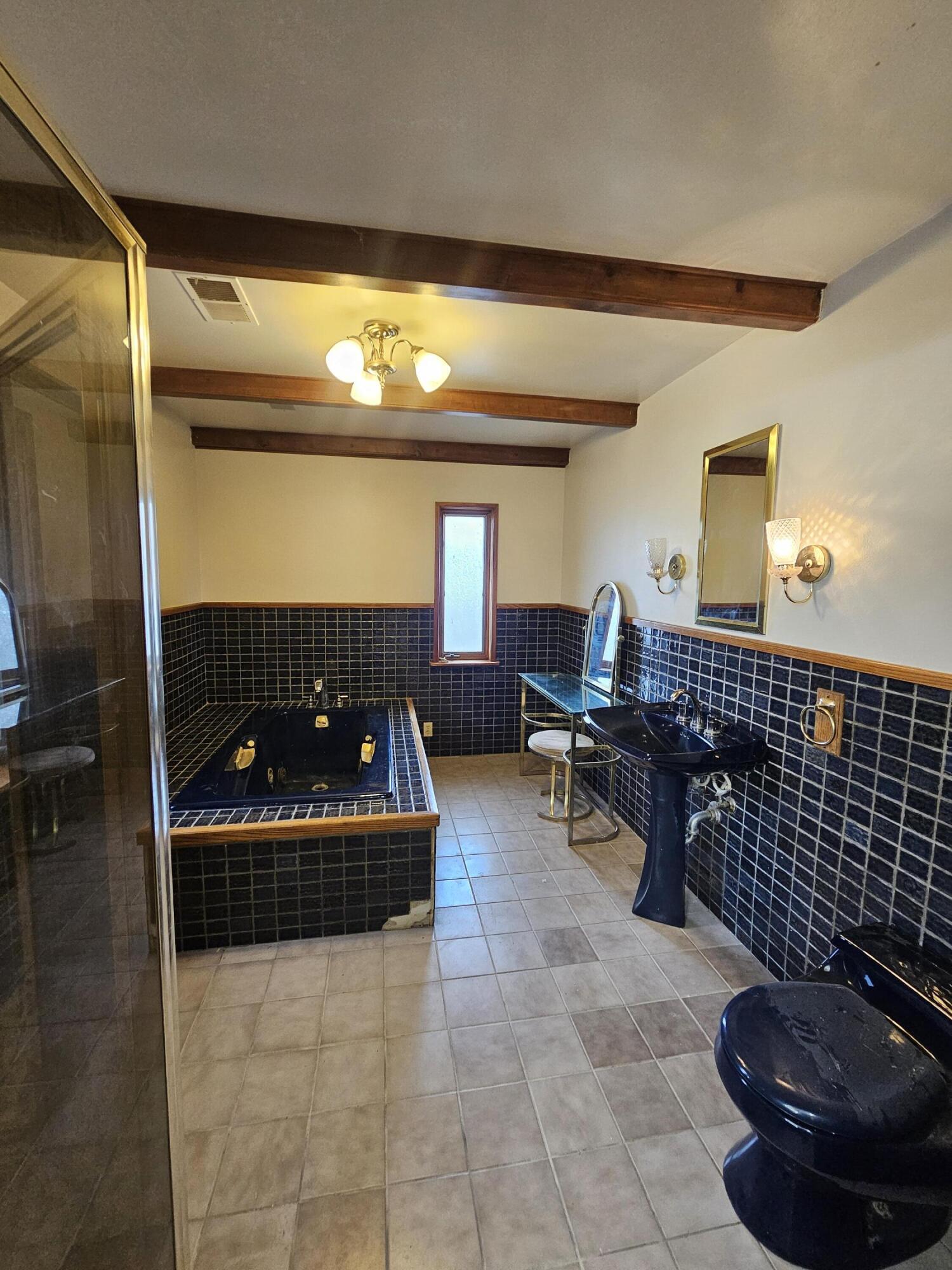 Photo 12 — 400 Casaus Avenue