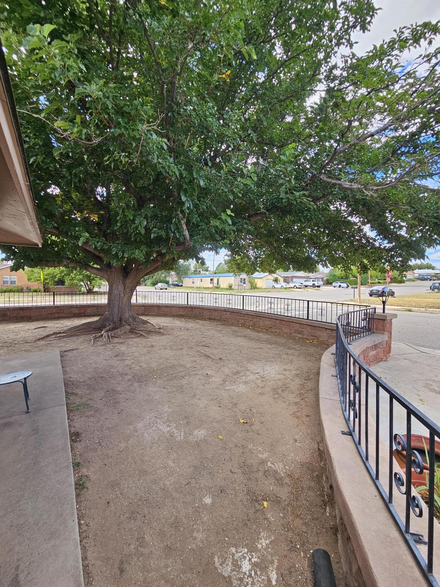 Photo 10 — 400 Casaus Avenue
