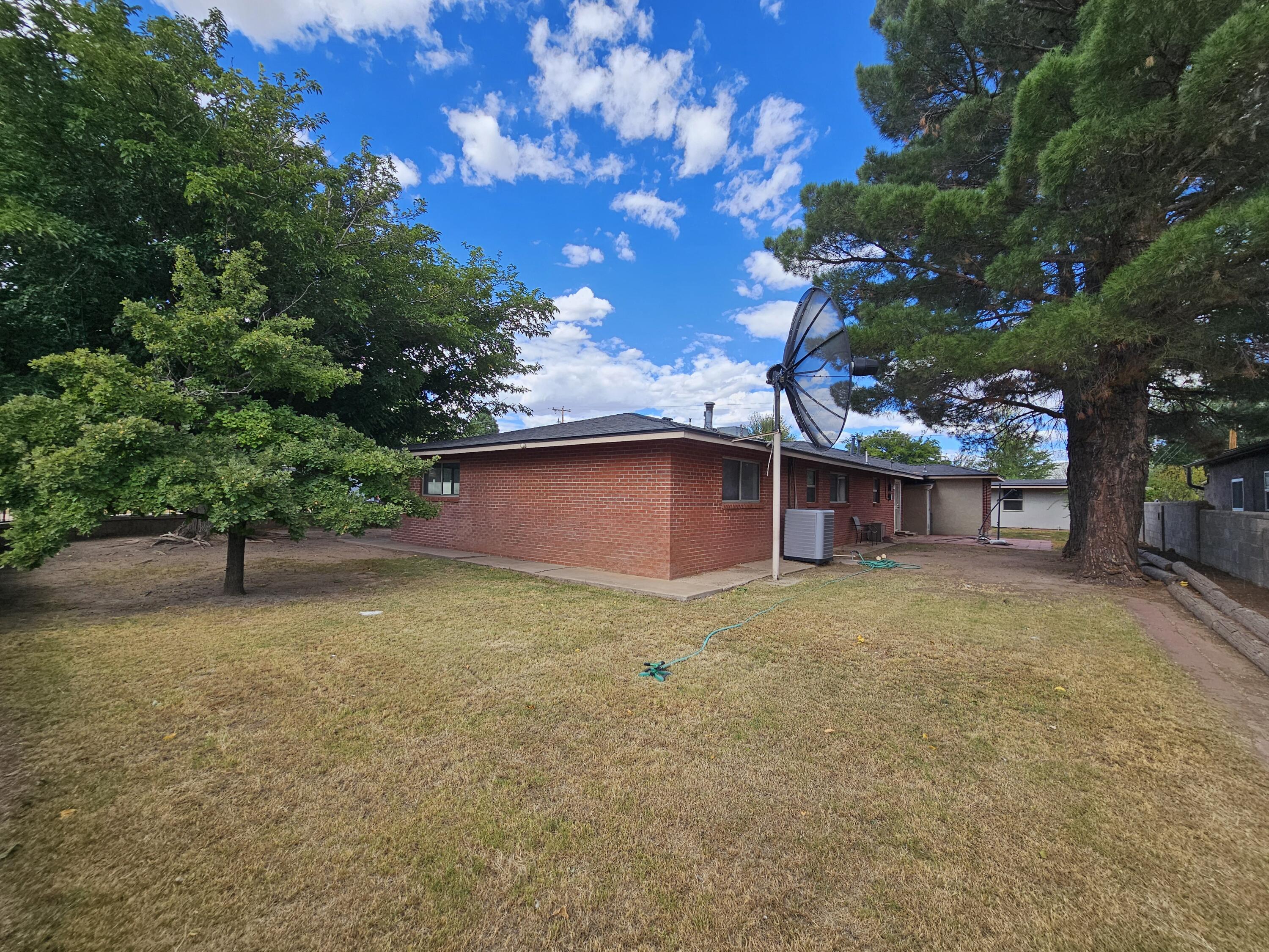 Photo 8 — 400 Casaus Avenue