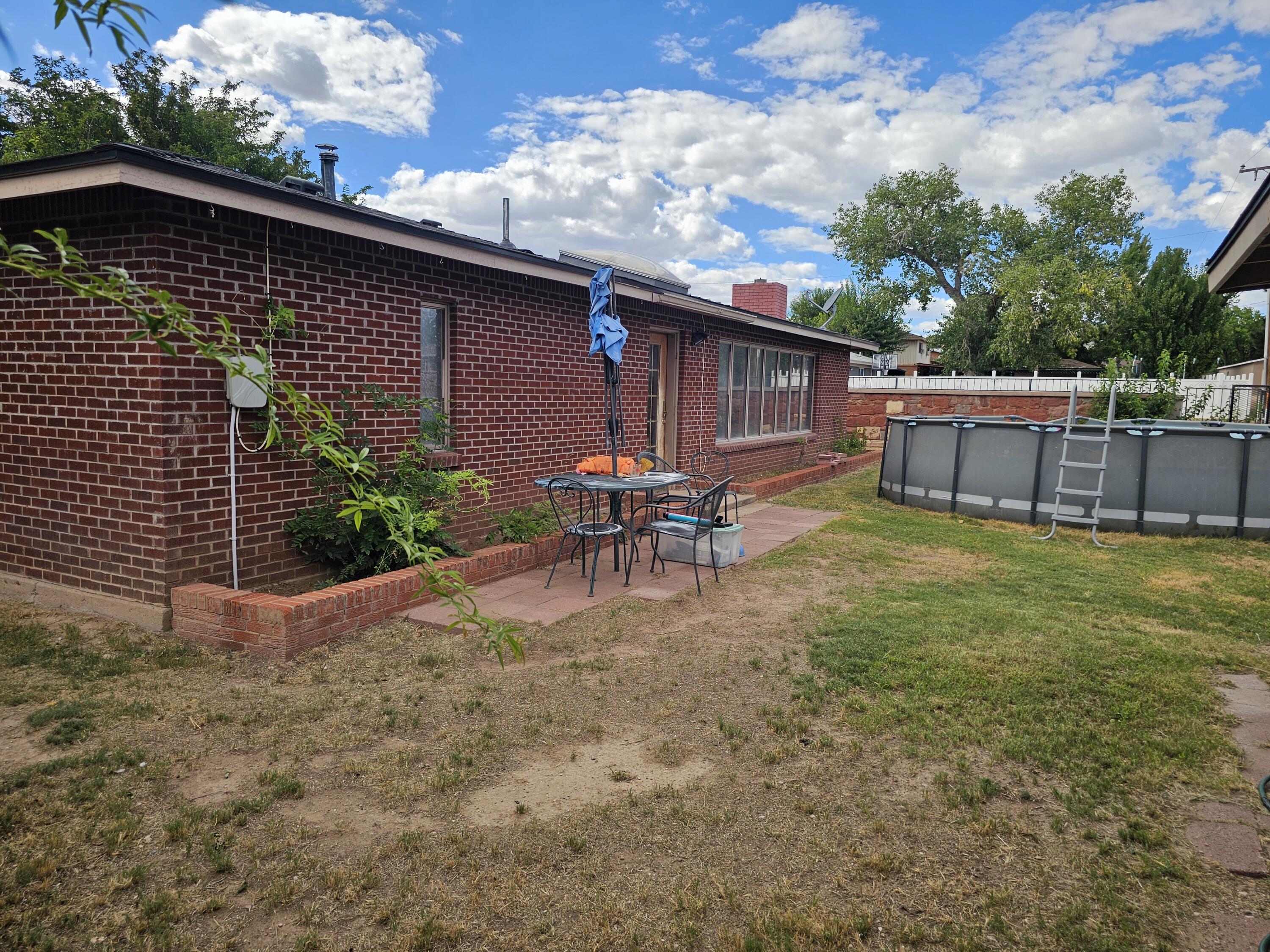Photo 7 — 400 Casaus Avenue
