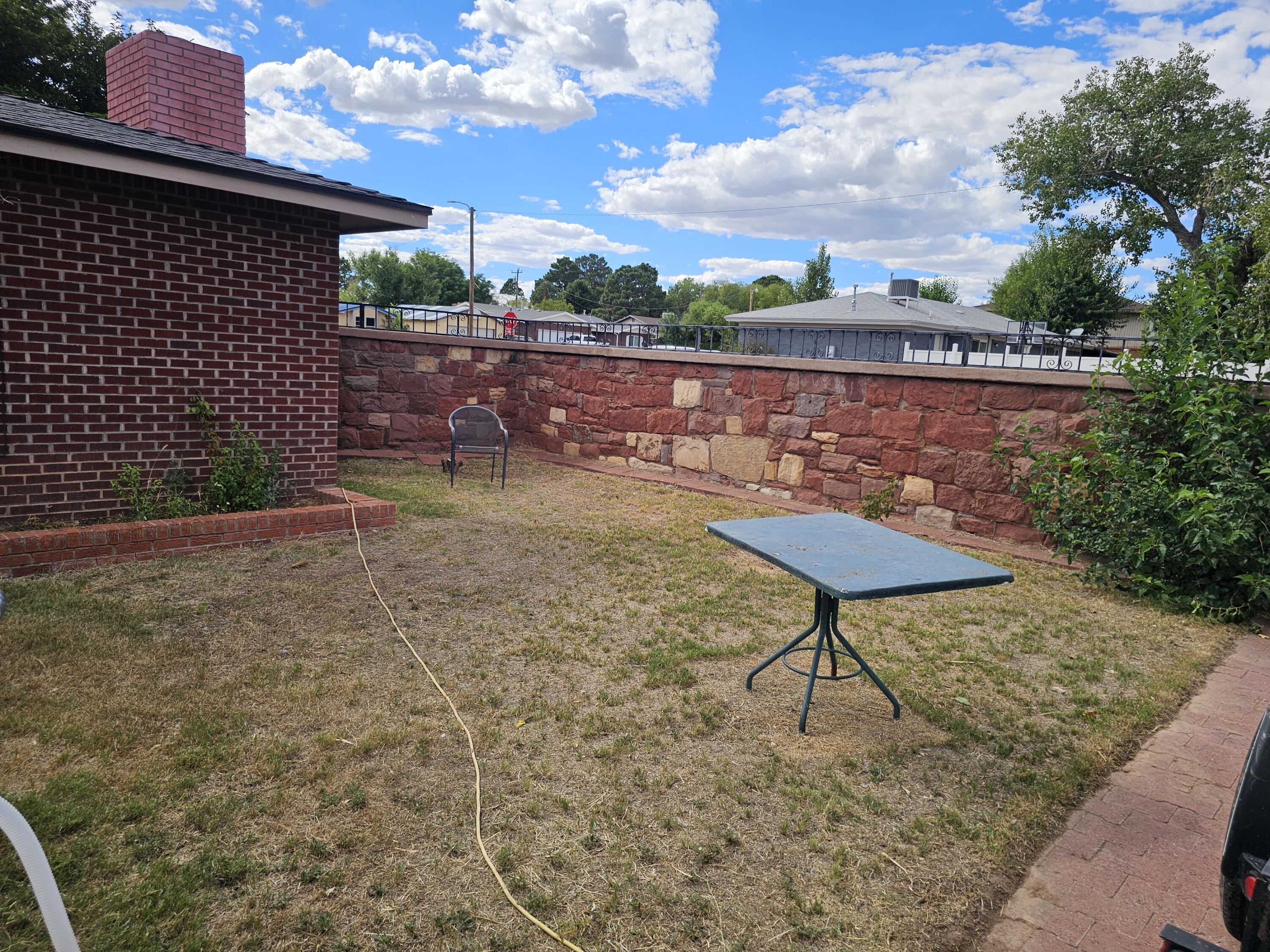 Photo 5 — 400 Casaus Avenue