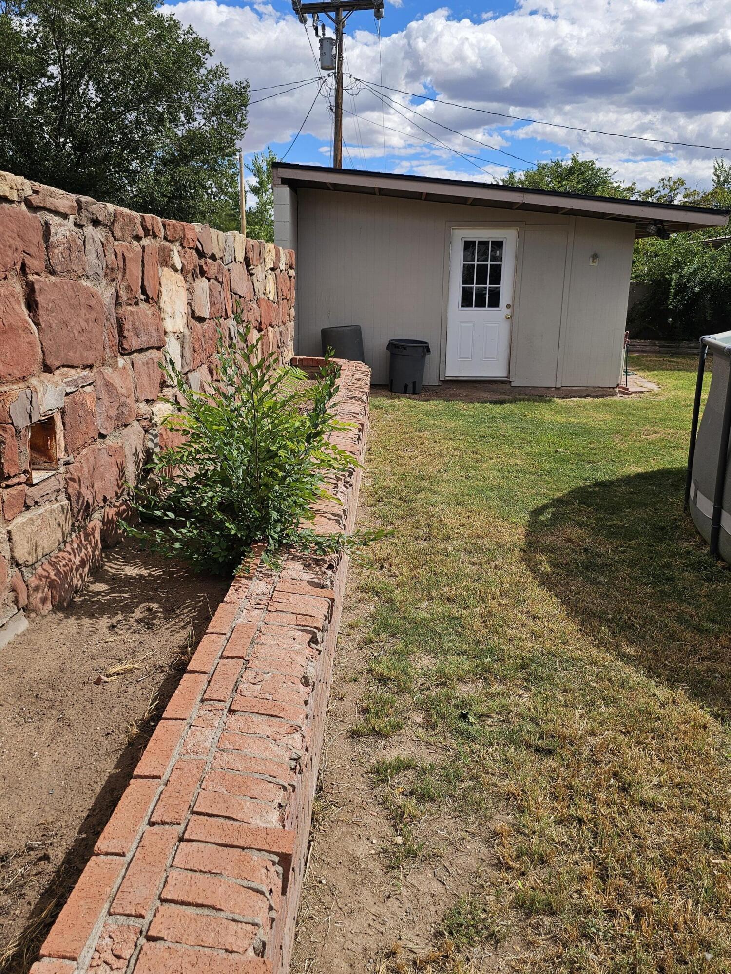 Photo 4 — 400 Casaus Avenue